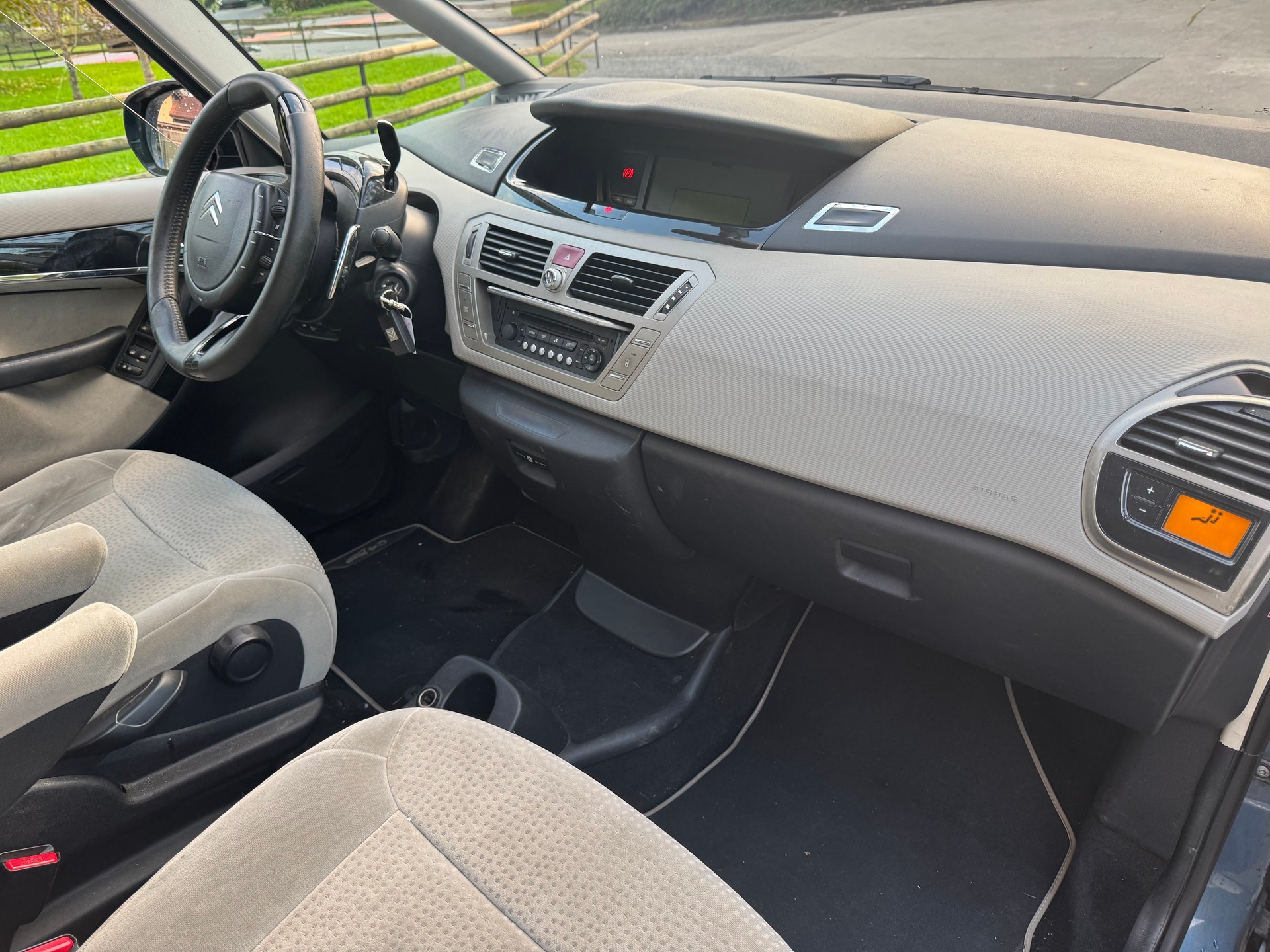 CITROEN Grand C4 Picasso 1.6i 16V Turbo Exclusive BMP6-image-5