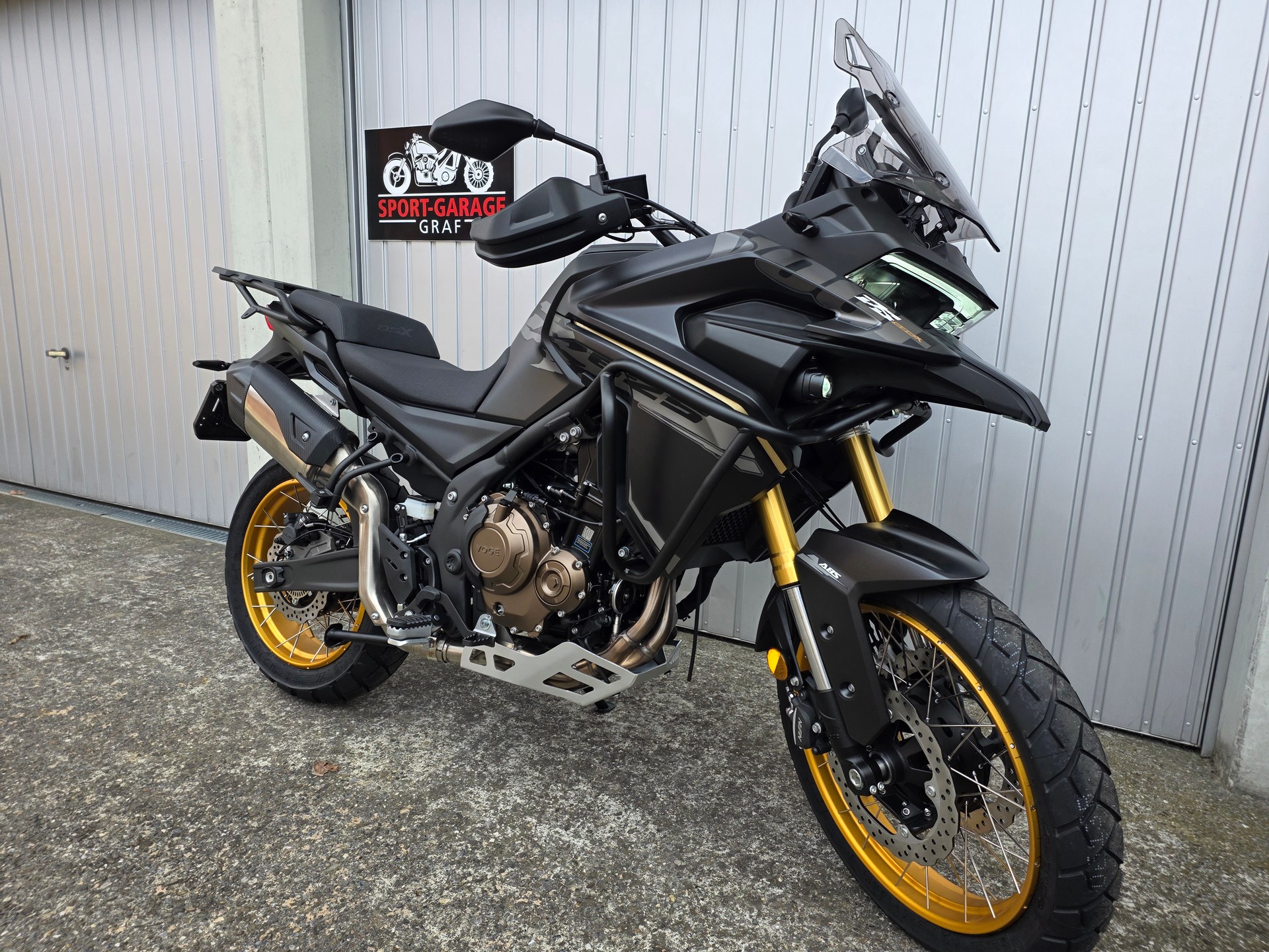 VOGE Voge 625 DSX Black Knight-showroom-element-1