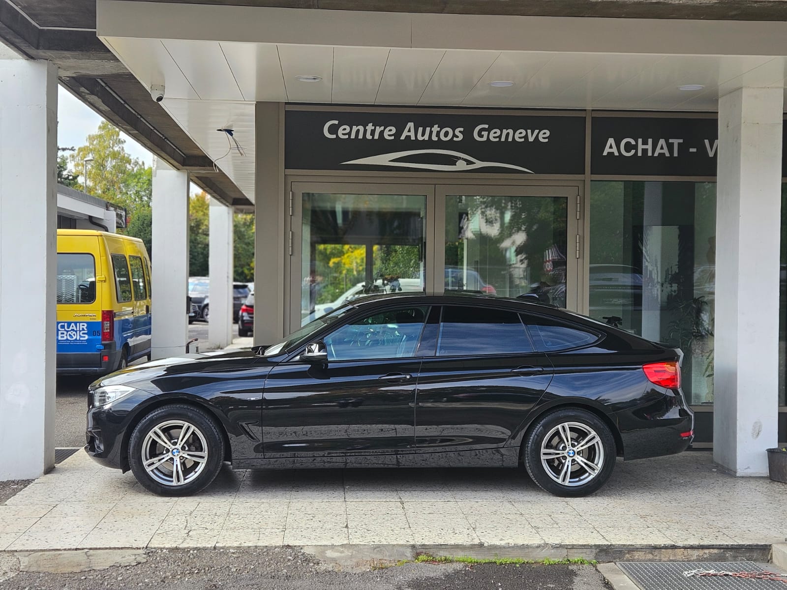 BMW 320d GT xDrive Sport Line Steptronic-image-5
