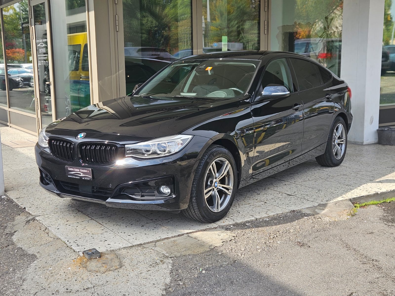BMW 320d GT xDrive Sport Line Steptronic-image-2