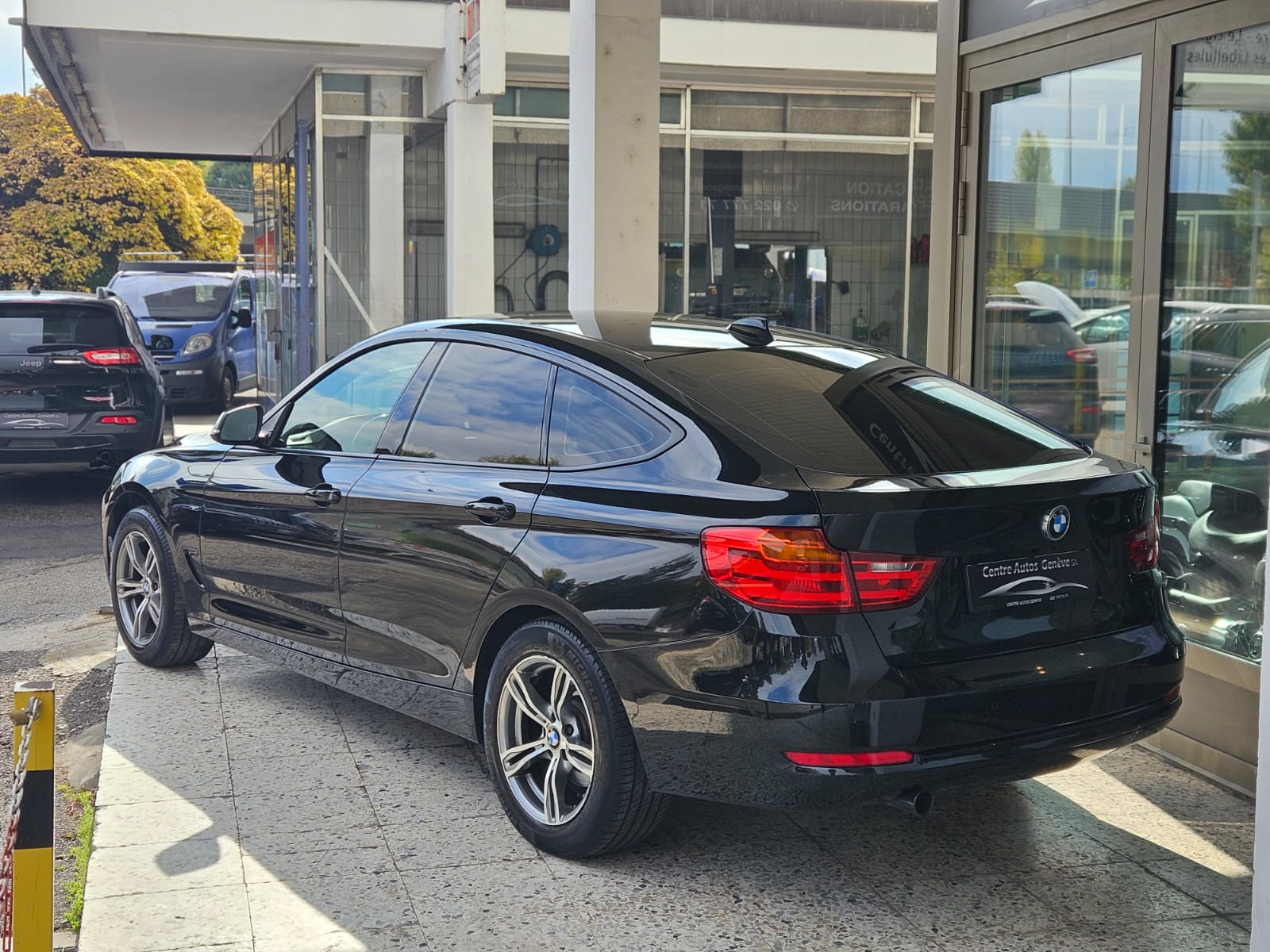 BMW 320d GT xDrive Sport Line Steptronic-image-6