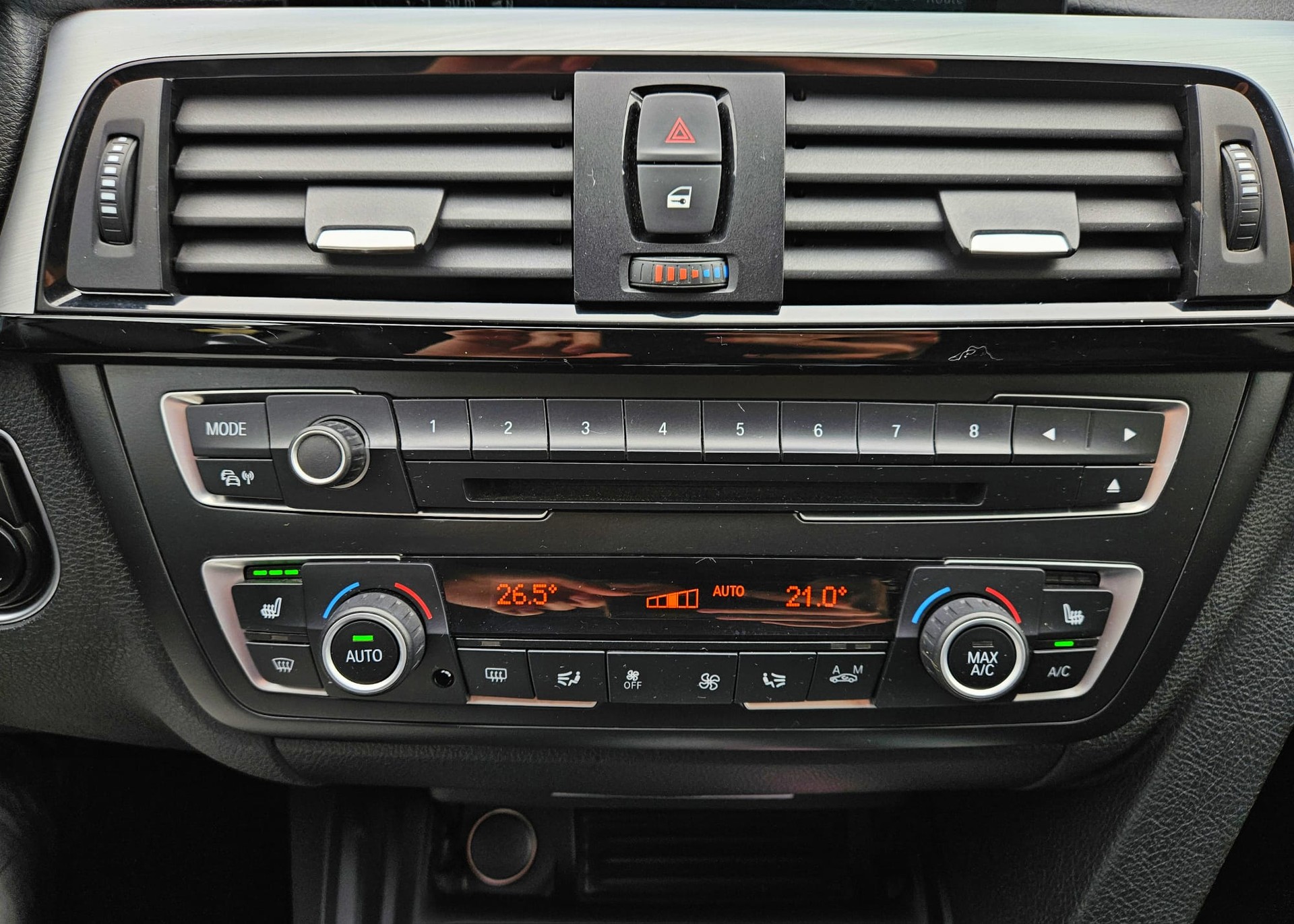 BMW 320d GT xDrive Sport Line Steptronic-image-14