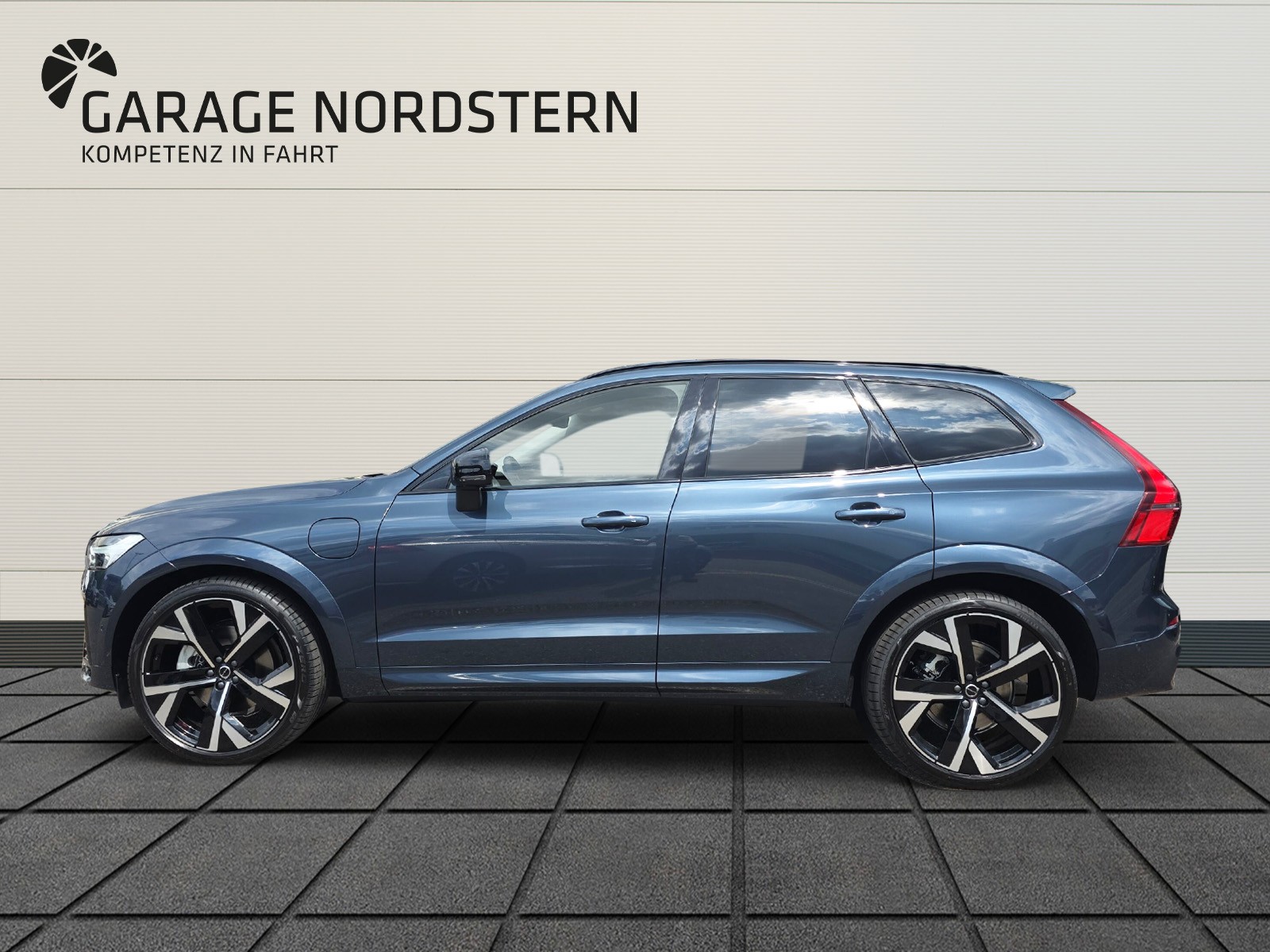 VOLVO XC60 2.0 T6 TE Ultra Dark eAWD-image-1