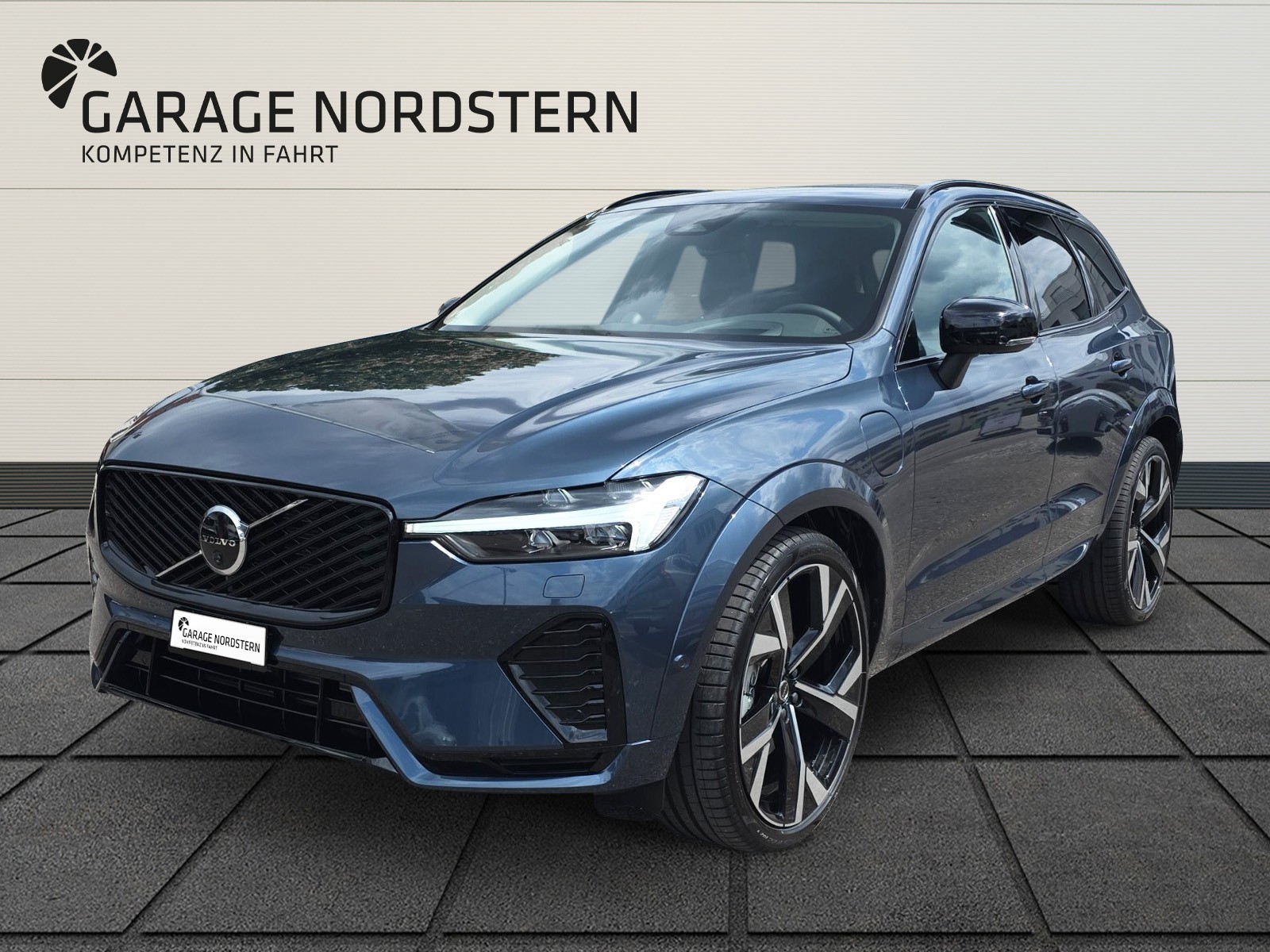 VOLVO XC60 2.0 T6 TE Ultra Dark eAWD-image-0