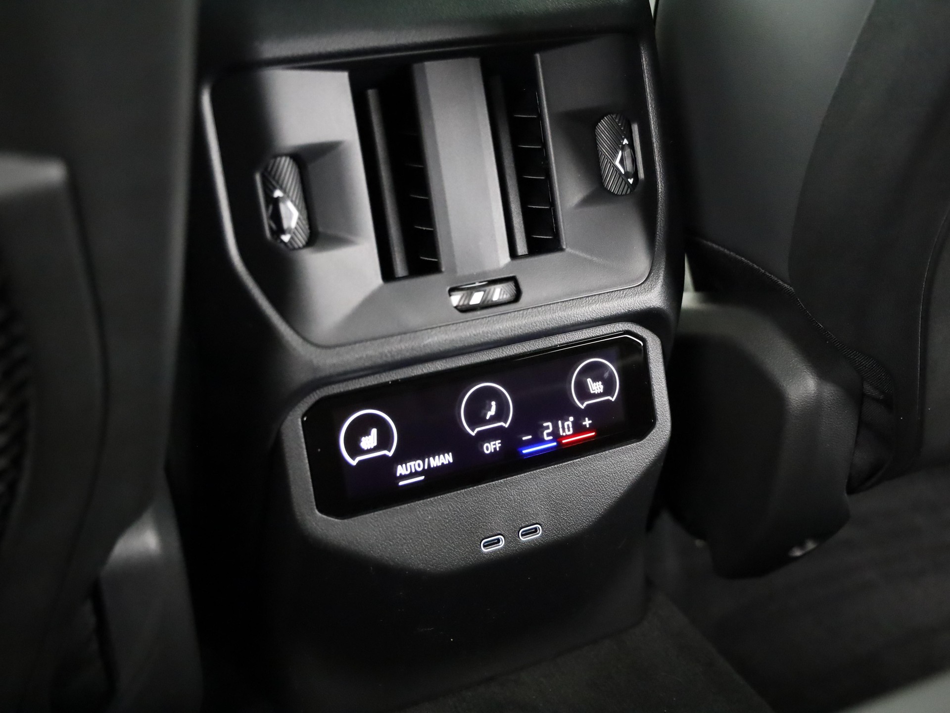 BMW X3 M50i-image-17