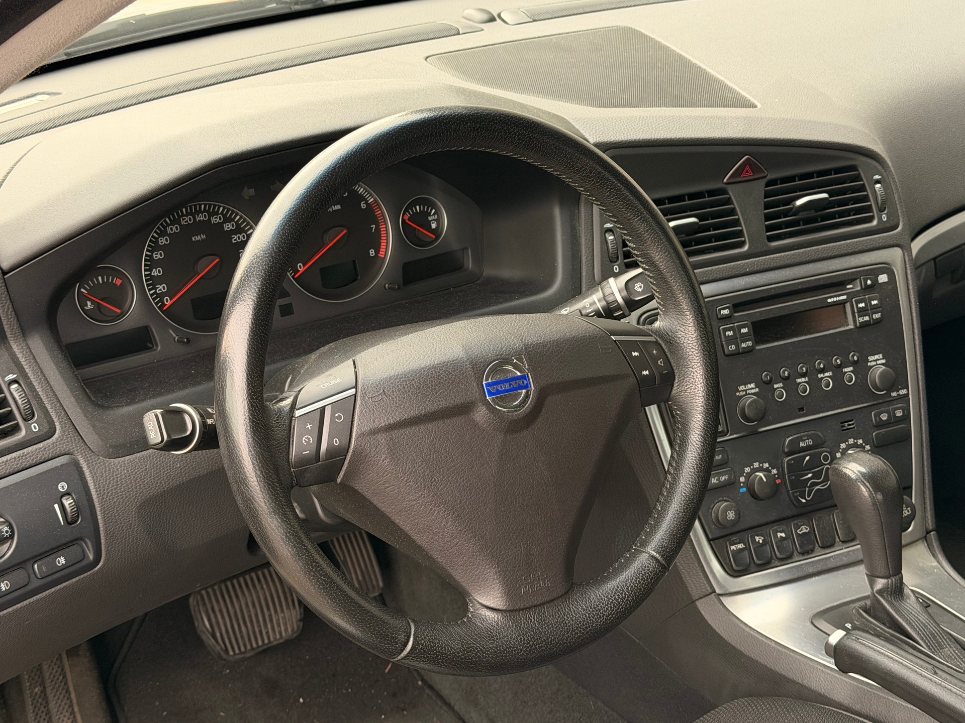 VOLVO S60 2.4 Bi-Fuel Momentum-image-8