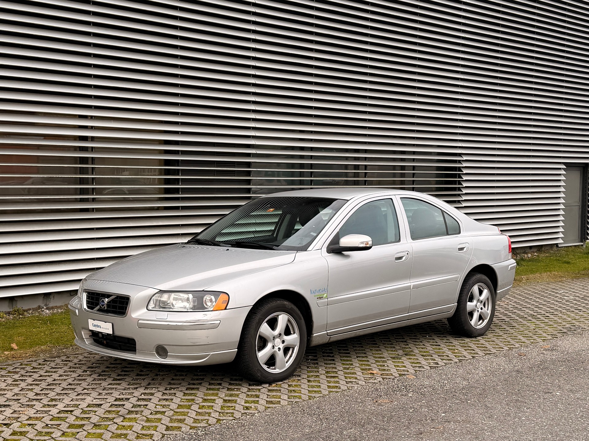 VOLVO S60 2.4 Bi-Fuel Momentum-image-6