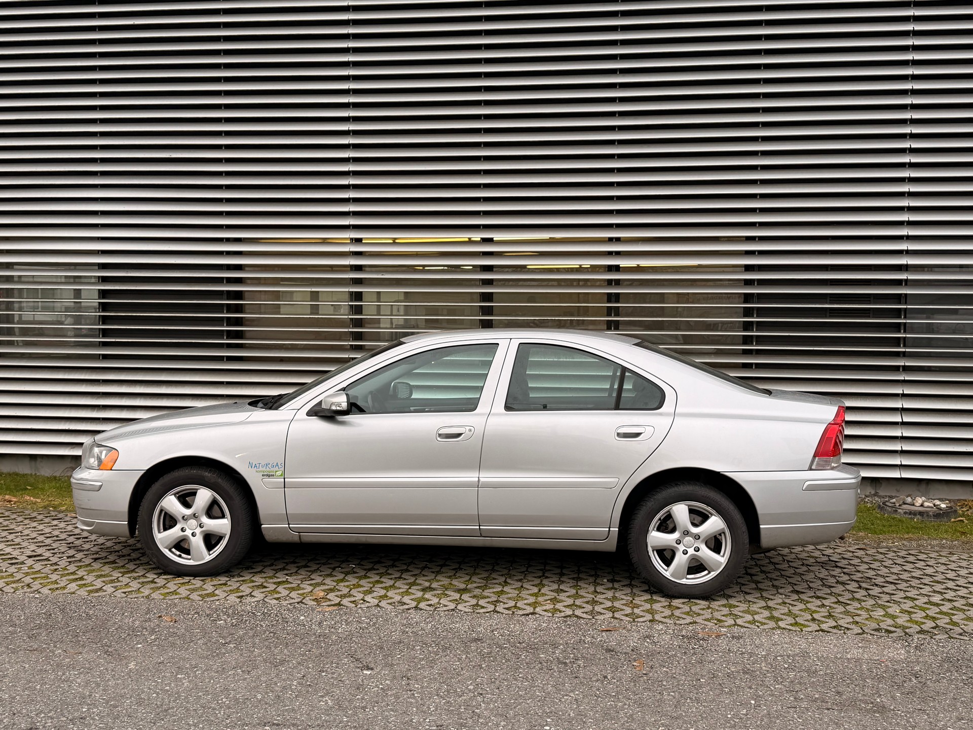 VOLVO S60 2.4 Bi-Fuel Momentum-image-5
