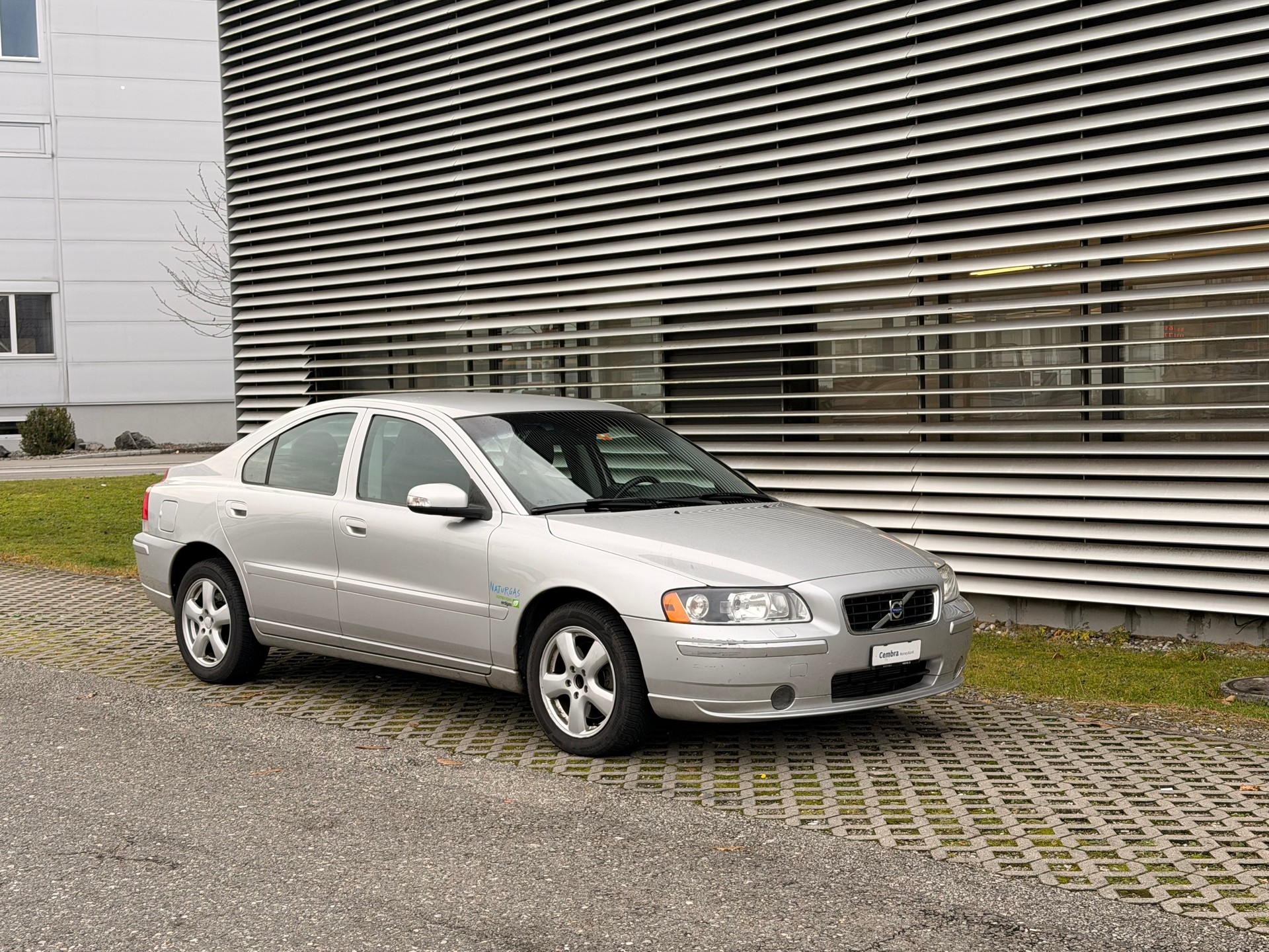 VOLVO S60 2.4 Bi-Fuel Momentum-image-2