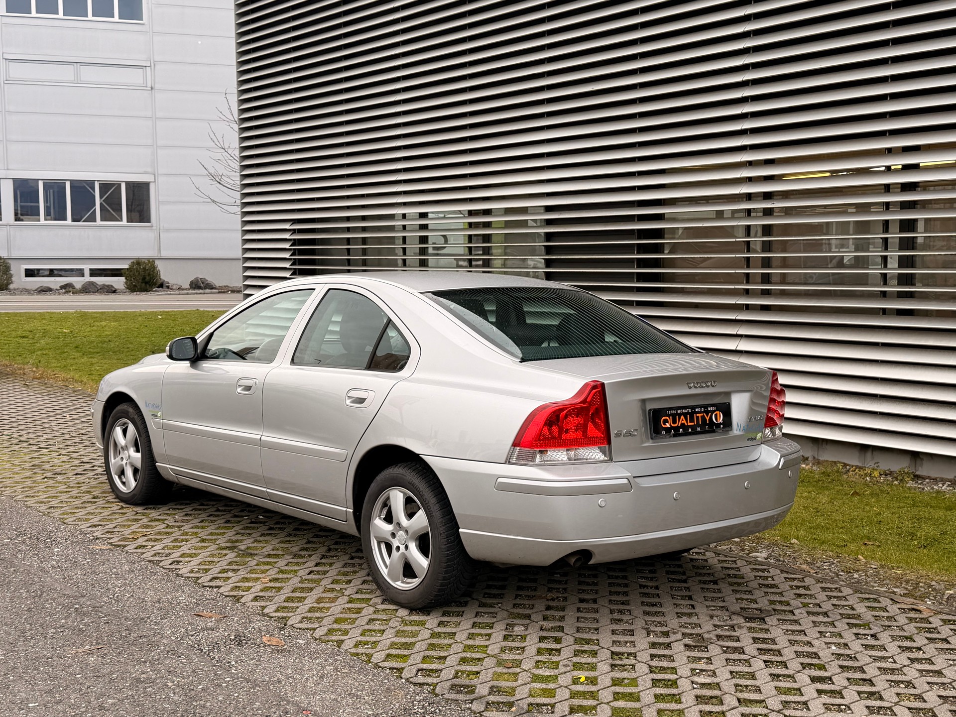 VOLVO S60 2.4 Bi-Fuel Momentum-image-4