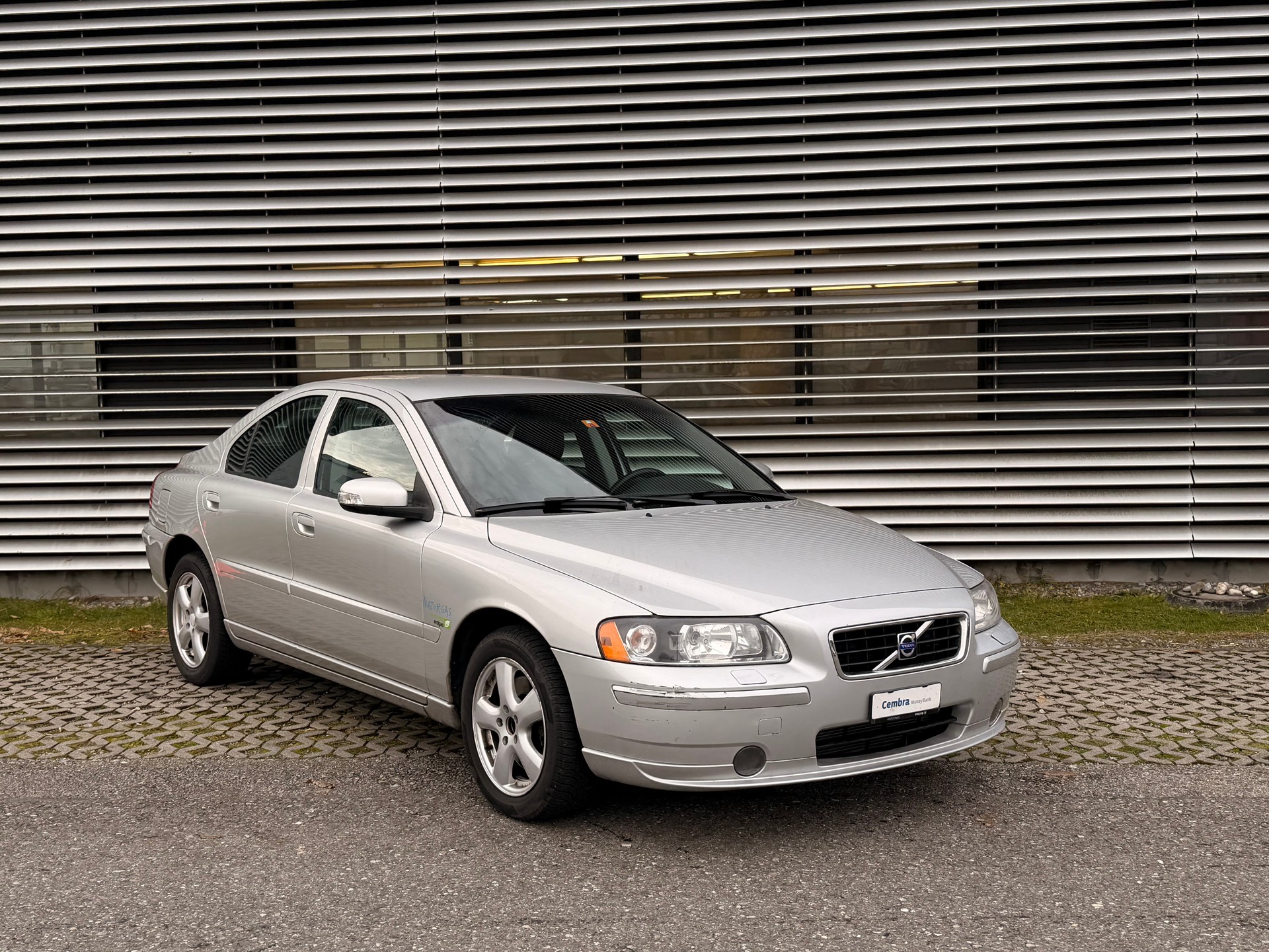 VOLVO S60 2.4 Bi-Fuel Momentum-image-0