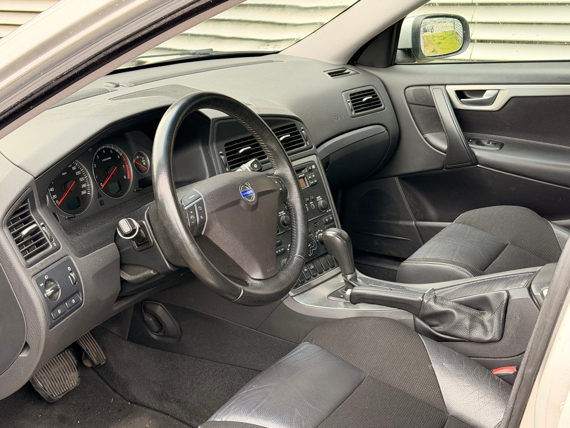 VOLVO S60 2.4 Bi-Fuel Momentum-image-9