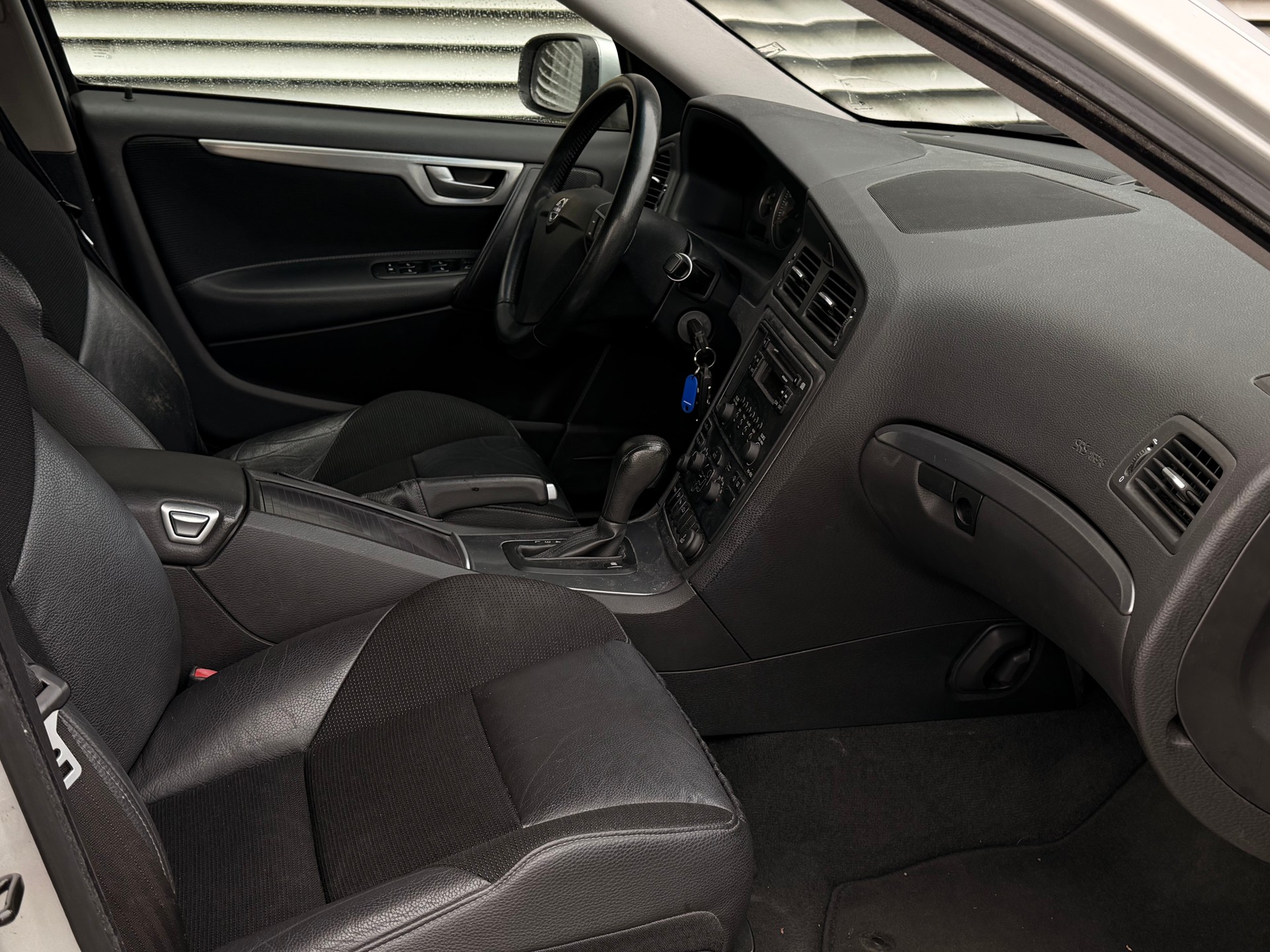 VOLVO S60 2.4 Bi-Fuel Momentum-image-11