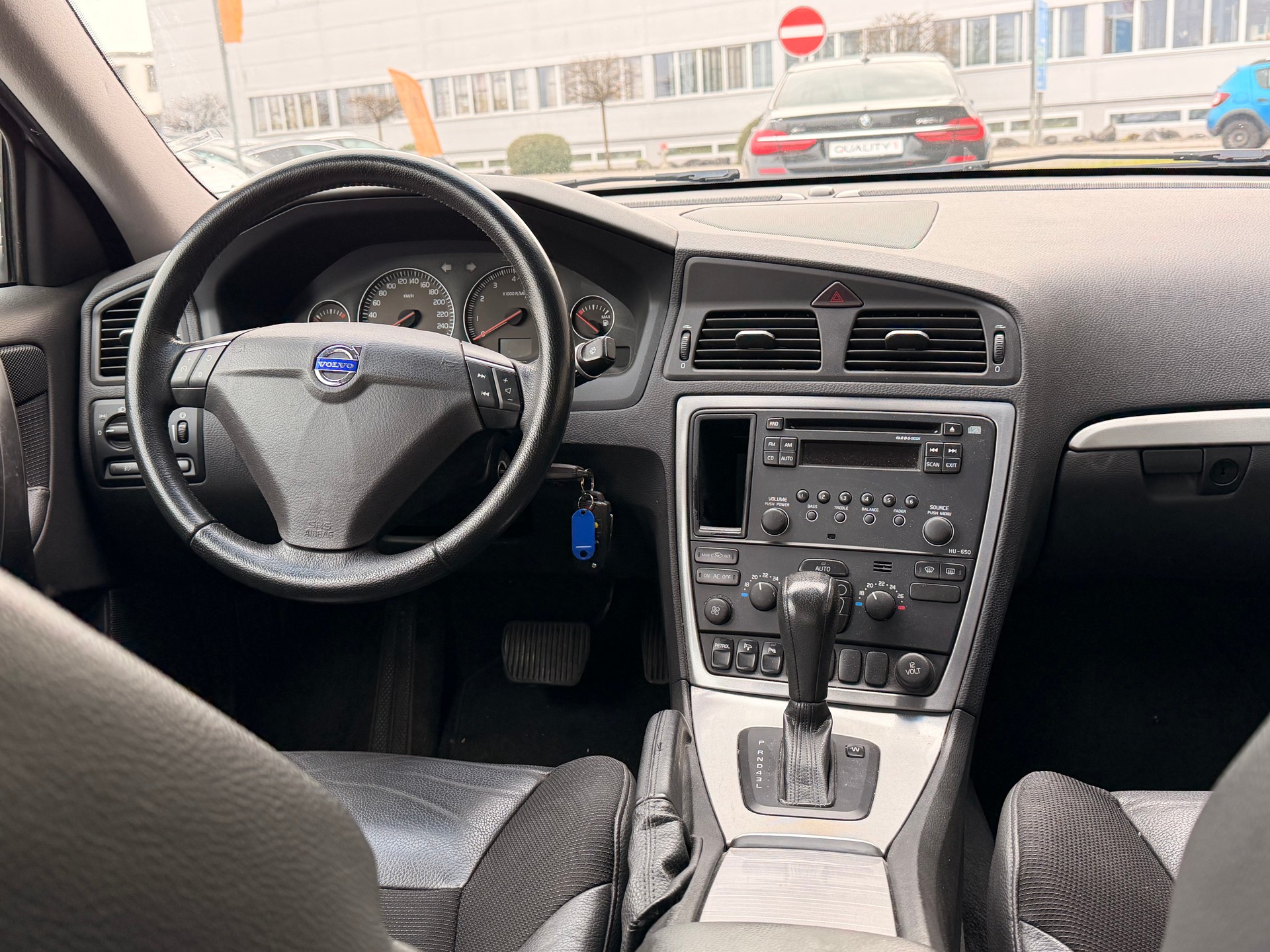 VOLVO S60 2.4 Bi-Fuel Momentum-image-12
