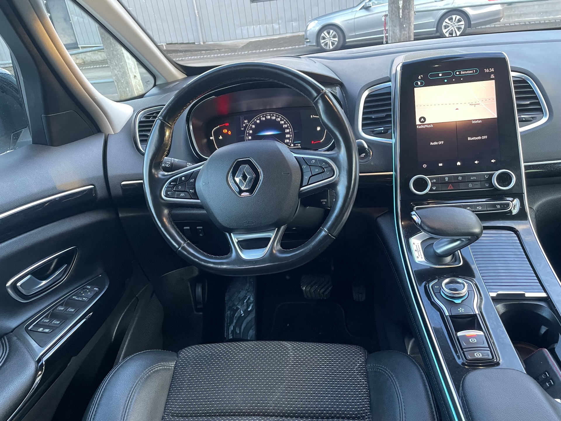 RENAULT Espace 2.0 dCi Intens EDC 6 * Teil-Leder * Gr. Navi * LED * Klima-auto * Tempomat * PDC V&H-RF-Kamera * B6a-image-2