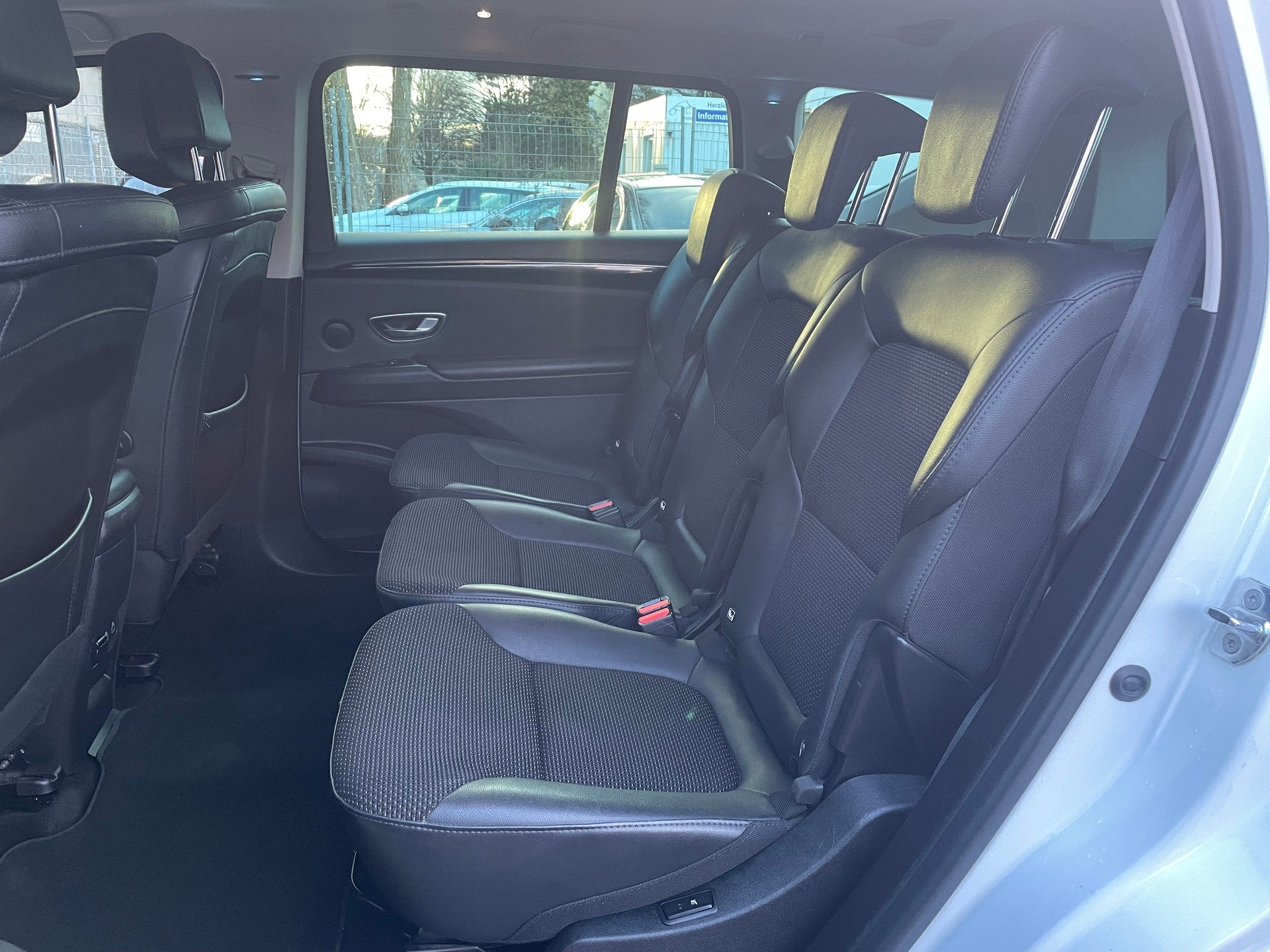 RENAULT Espace 2.0 dCi Intens EDC 6 * Teil-Leder * Gr. Navi * LED * Klima-auto * Tempomat * PDC V&H-RF-Kamera * B6a-image-3