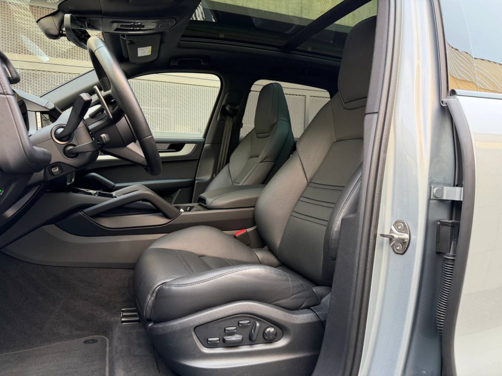 PORSCHE Cayenne E-Hybrid-image-17