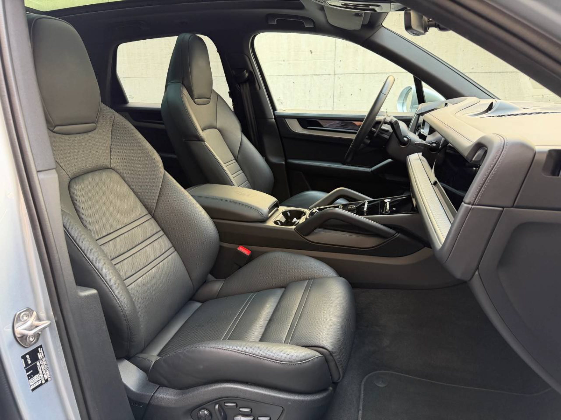 PORSCHE Cayenne E-Hybrid-image-18