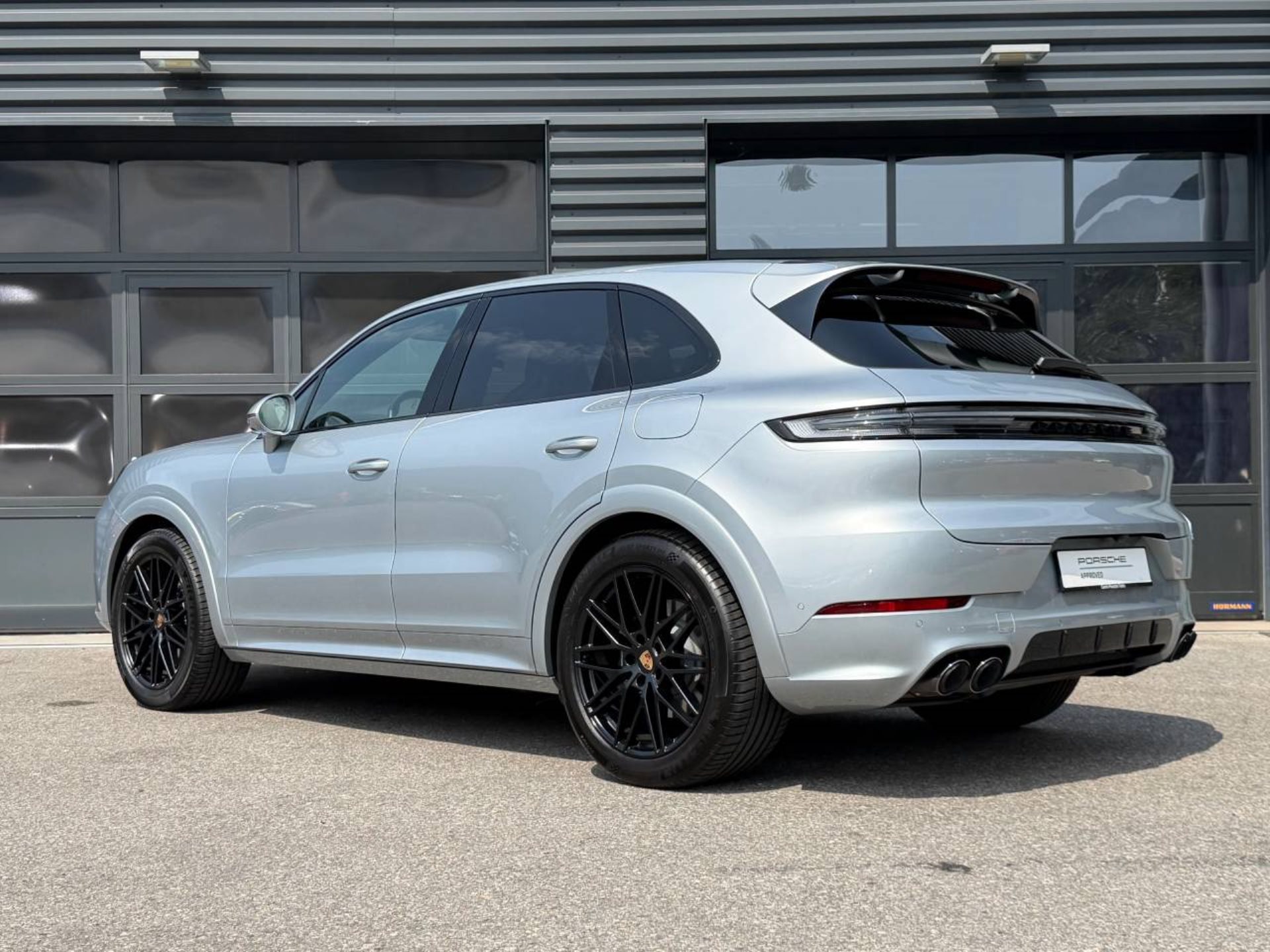 PORSCHE Cayenne E-Hybrid-image-2