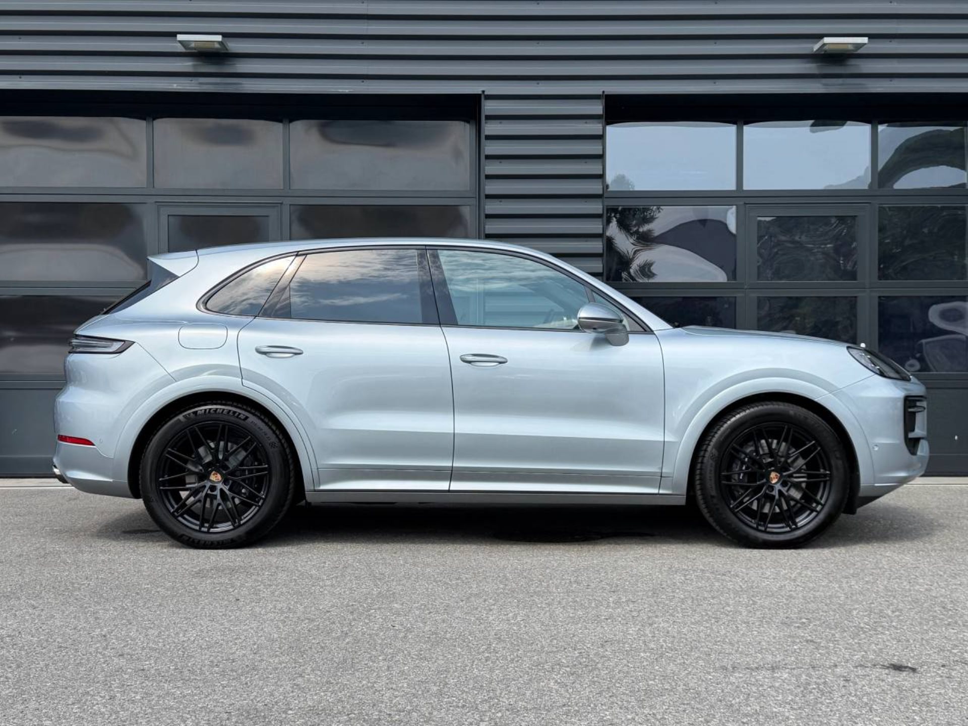 PORSCHE Cayenne E-Hybrid-image-7