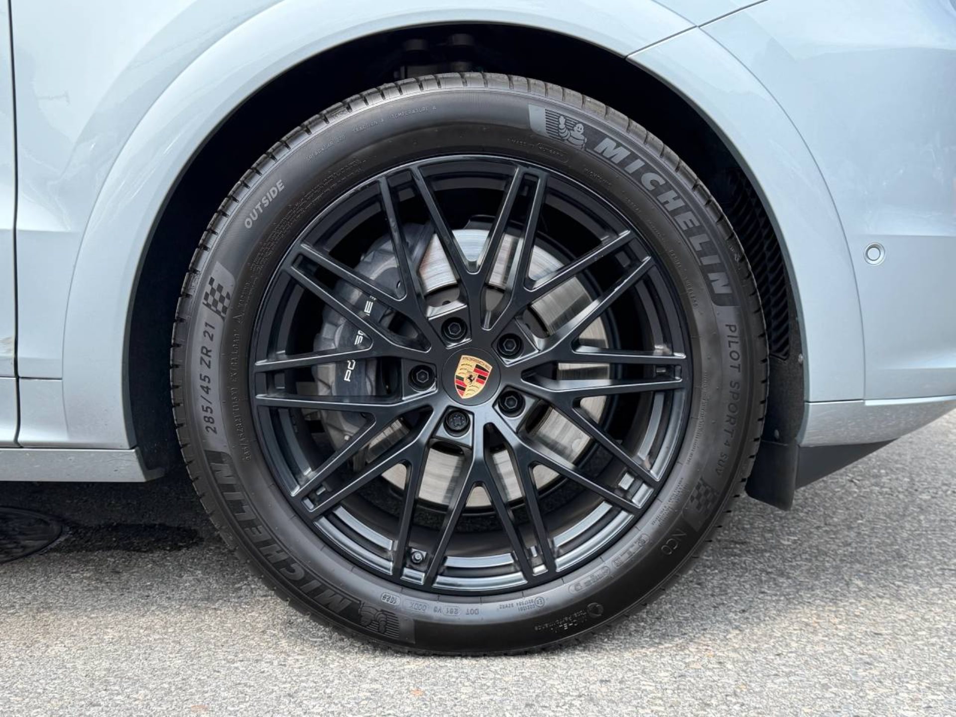 PORSCHE Cayenne E-Hybrid-image-10