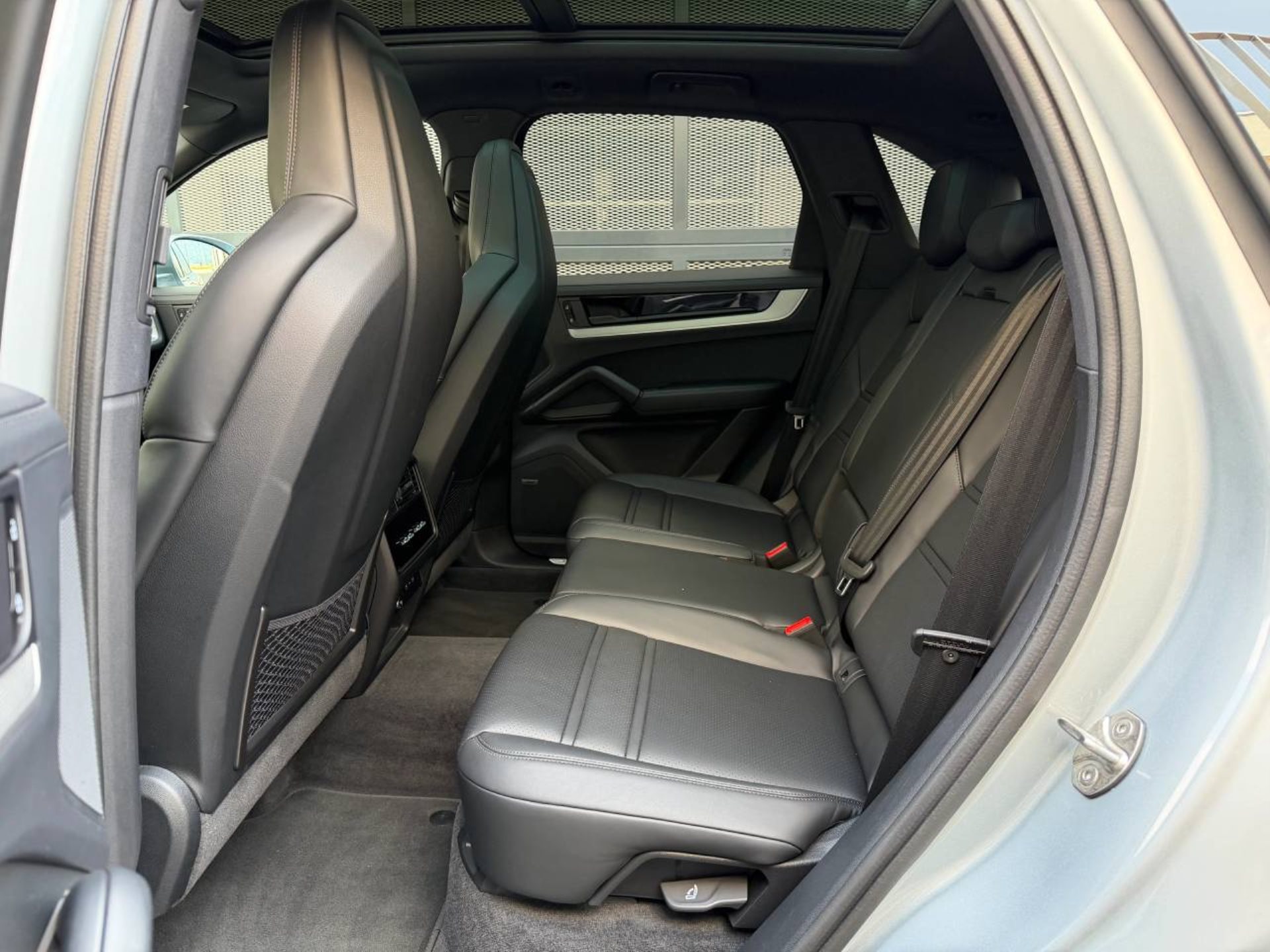 PORSCHE Cayenne E-Hybrid-image-24