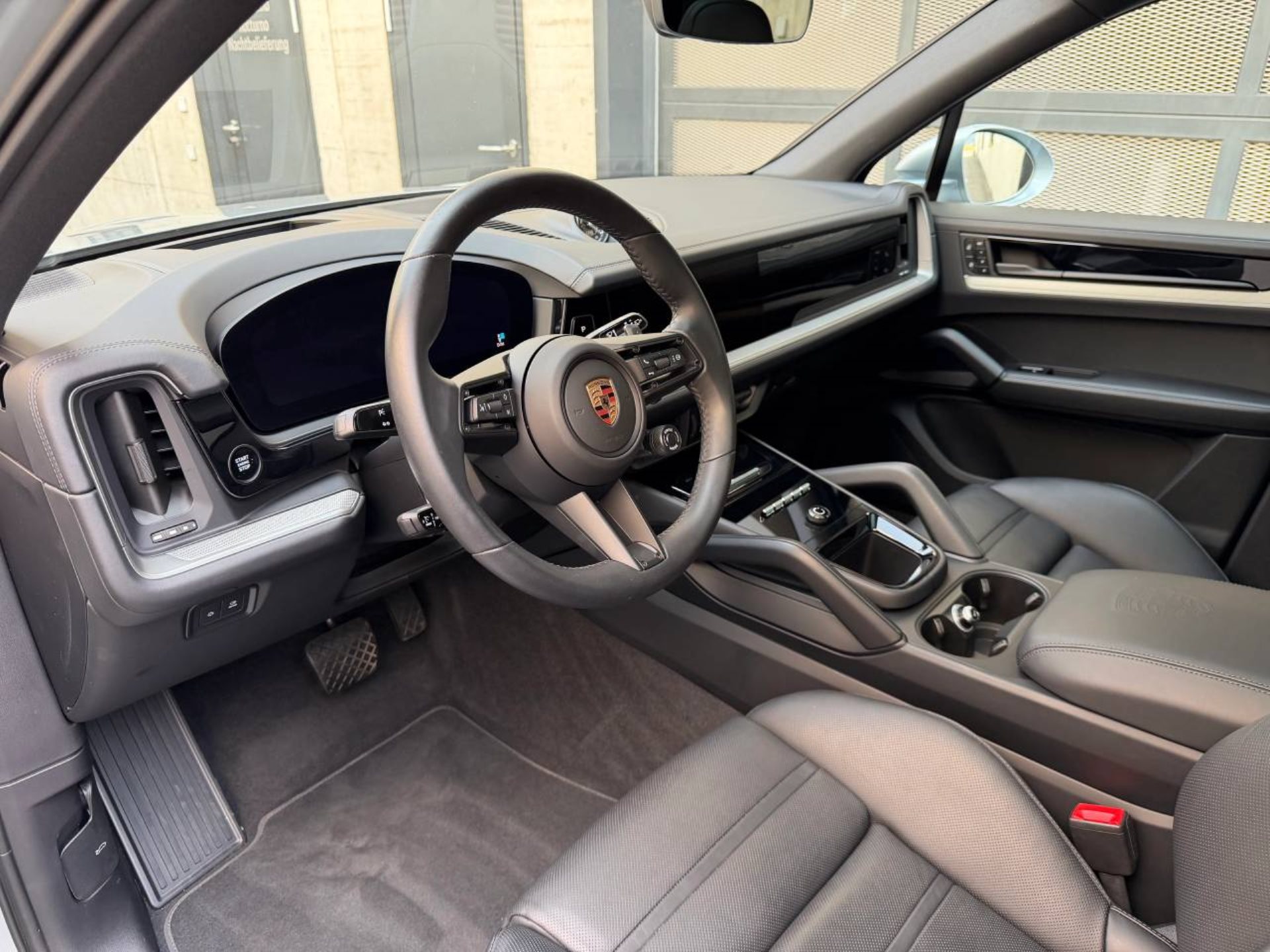 PORSCHE Cayenne E-Hybrid-image-3