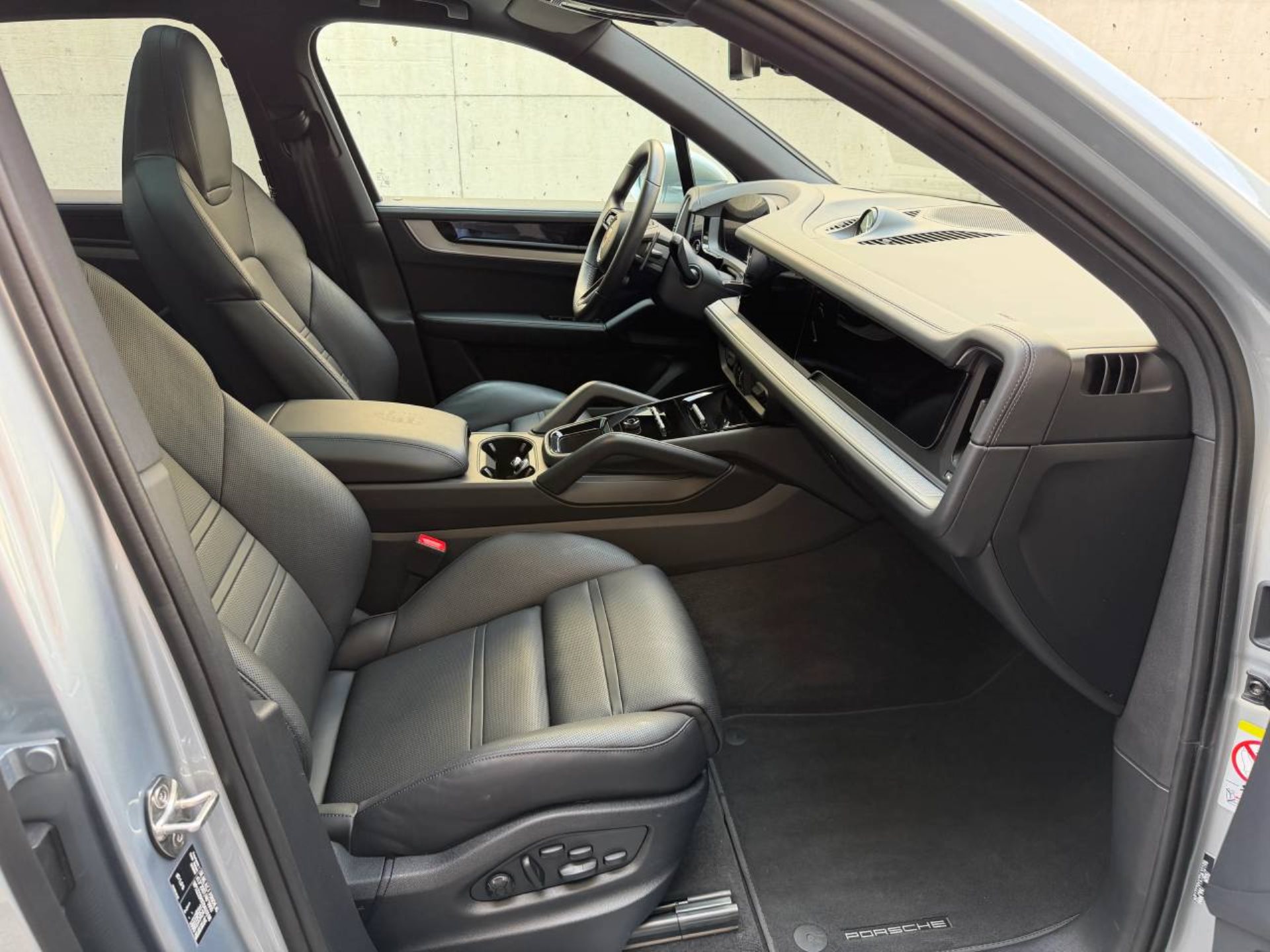 PORSCHE Cayenne E-Hybrid-image-26
