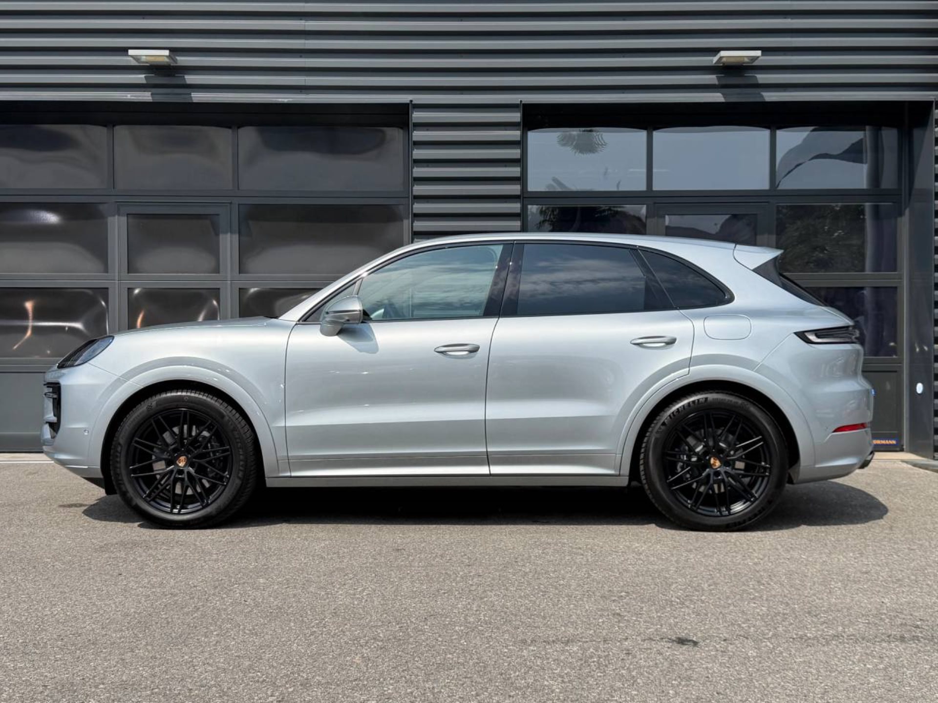 PORSCHE Cayenne E-Hybrid-image-1