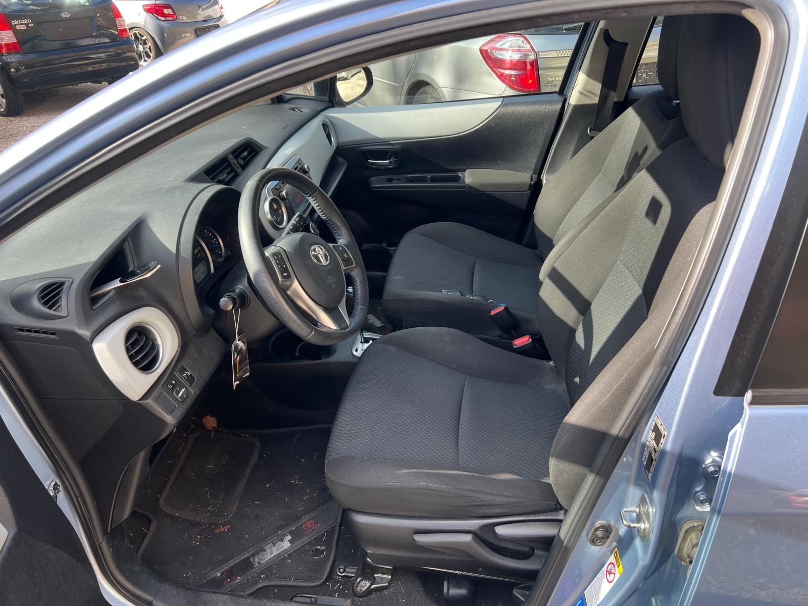 TOYOTA Yaris 1.5 VVT-i Hybrid Luna CVT-image-4