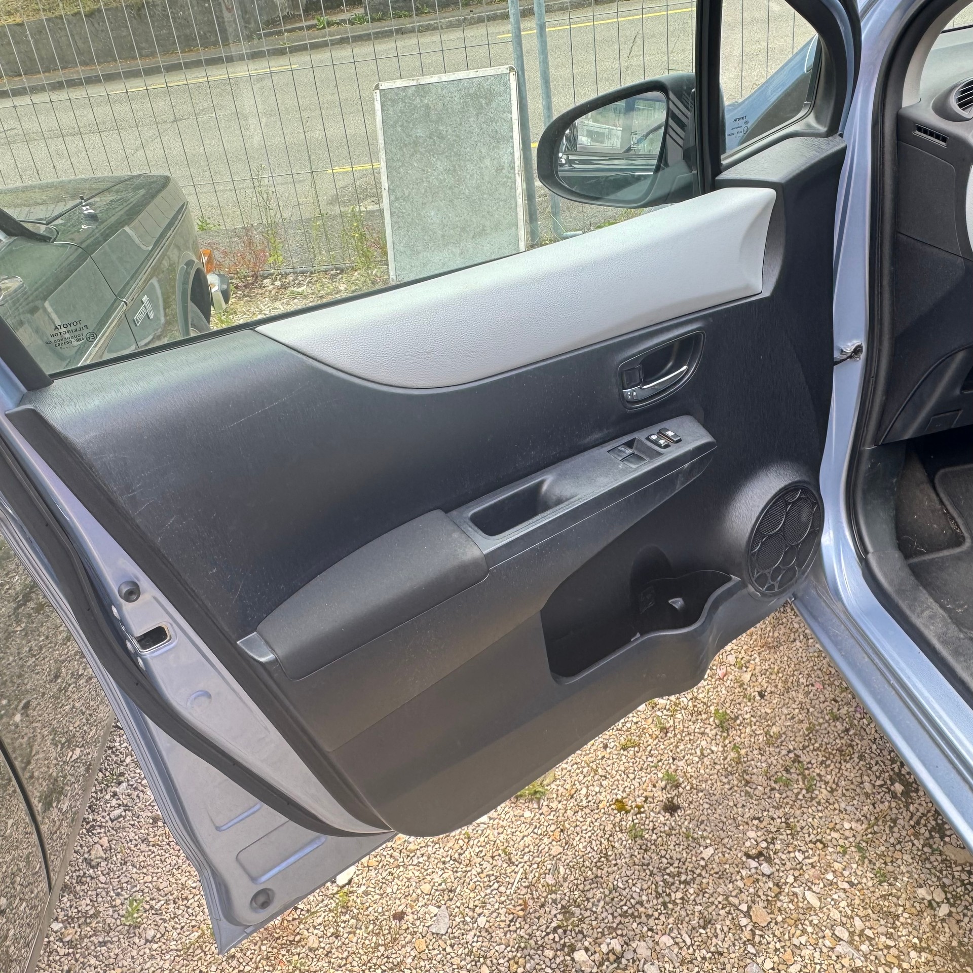 TOYOTA Yaris 1.5 VVT-i Hybrid Luna CVT-image-4