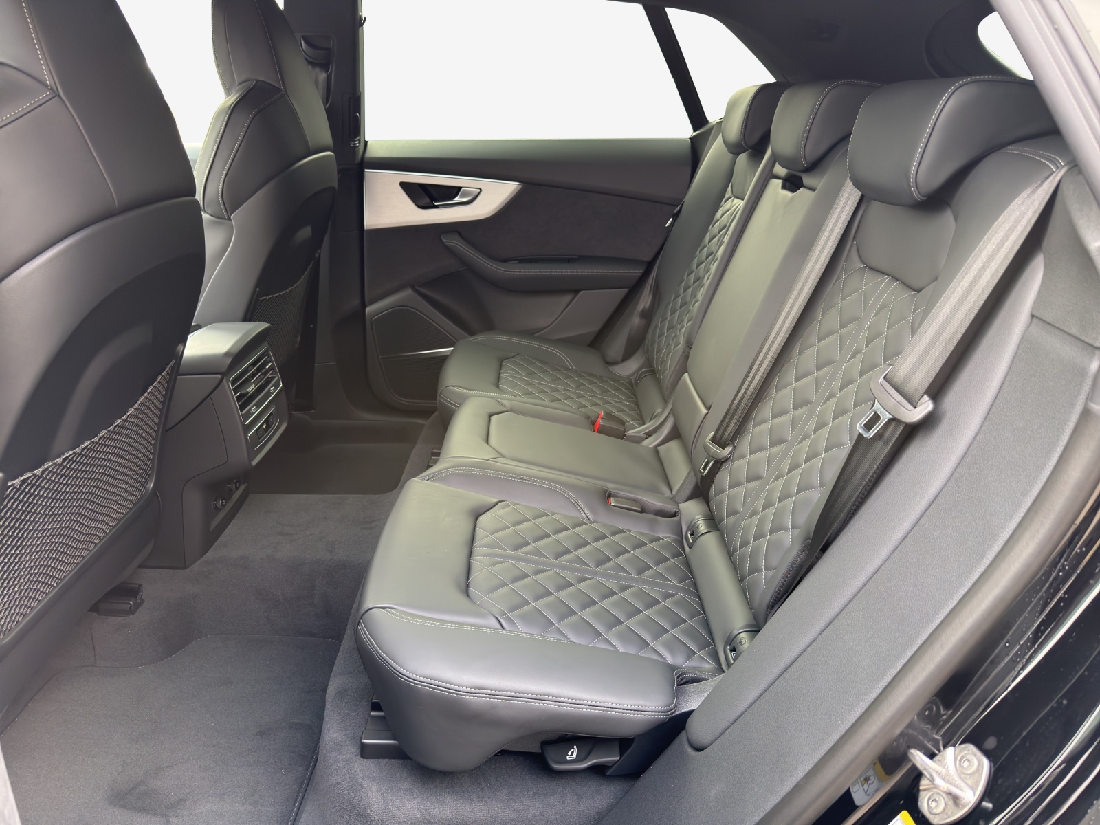 AUDI Q8 SUV TFSI e quattro 360 kW tiptronic-image-11