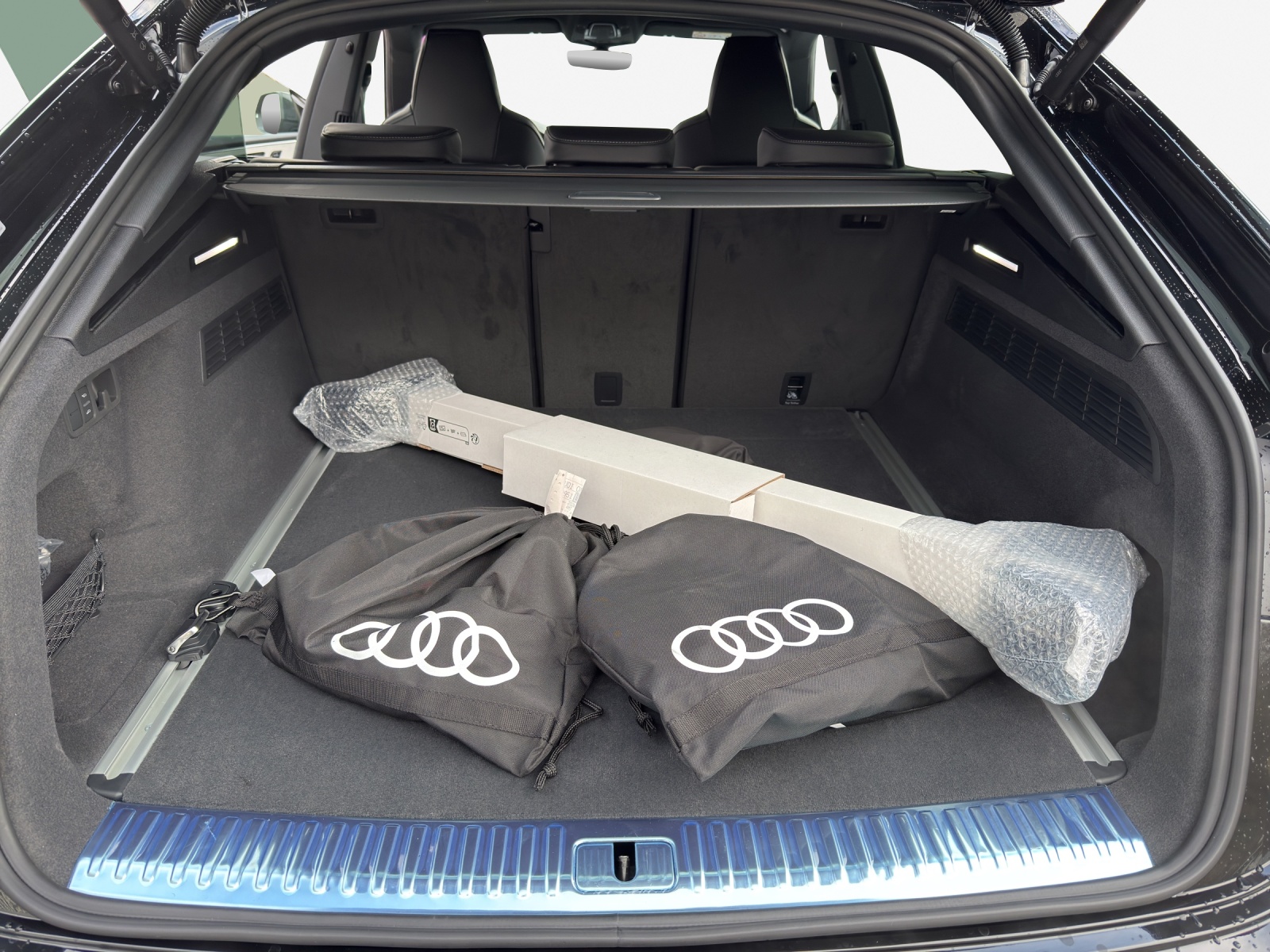 AUDI Q8 SUV TFSI e quattro 360 kW tiptronic-image-12