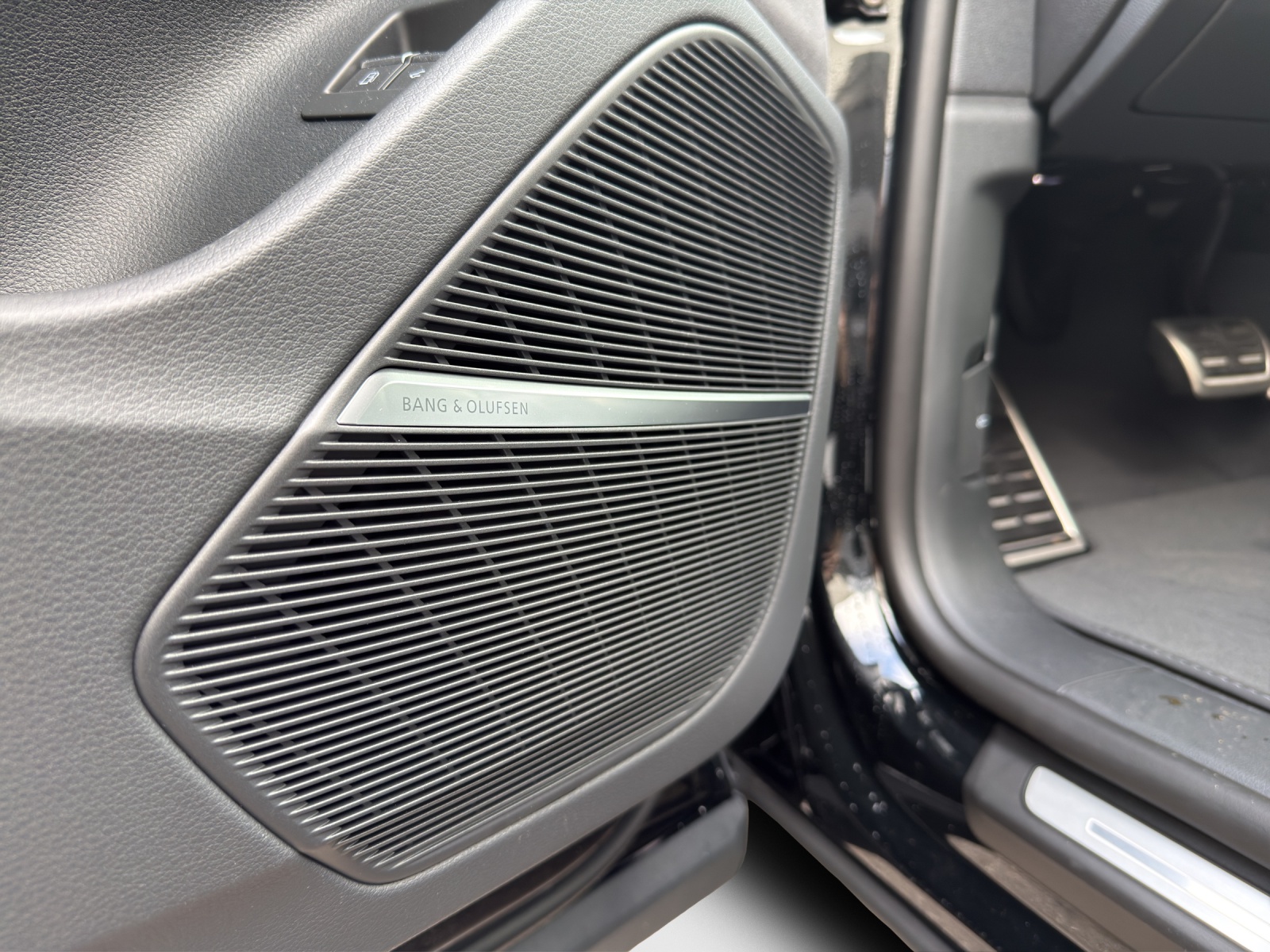 AUDI Q8 SUV TFSI e quattro 360 kW tiptronic-image-14