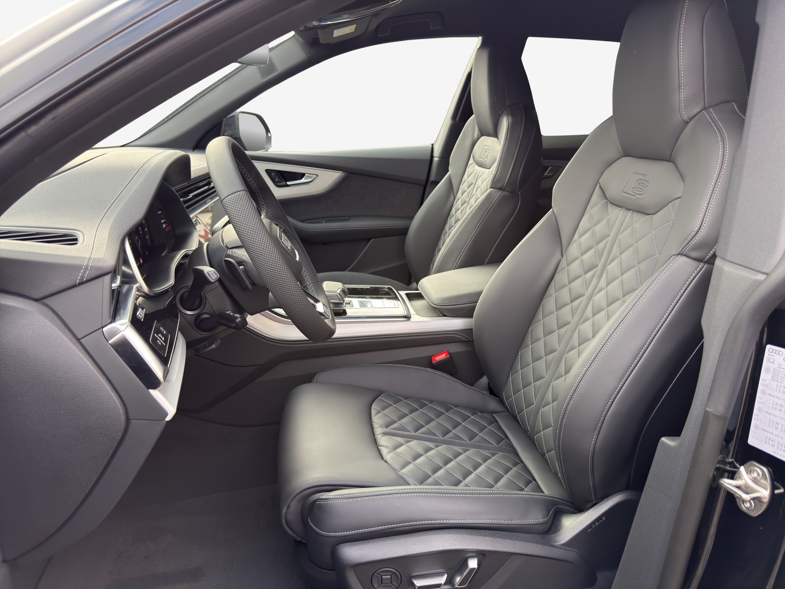 AUDI Q8 SUV TFSI e quattro 360 kW tiptronic-image-7