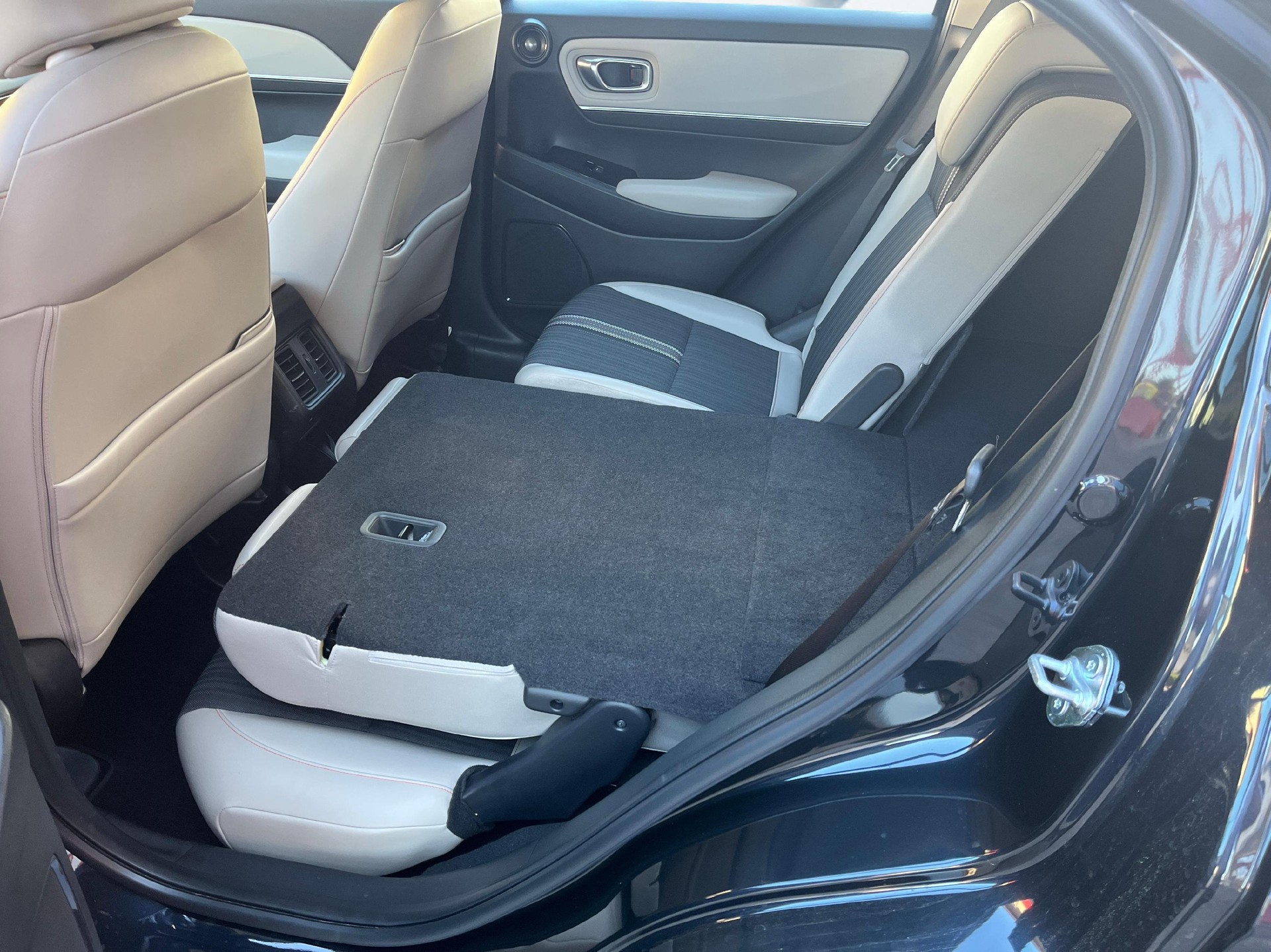HONDA HR-V 1.5 i-MMD Advance Style - selbstladender Vollhybrid (ohne an die Steckdose zu müssen)-image-13