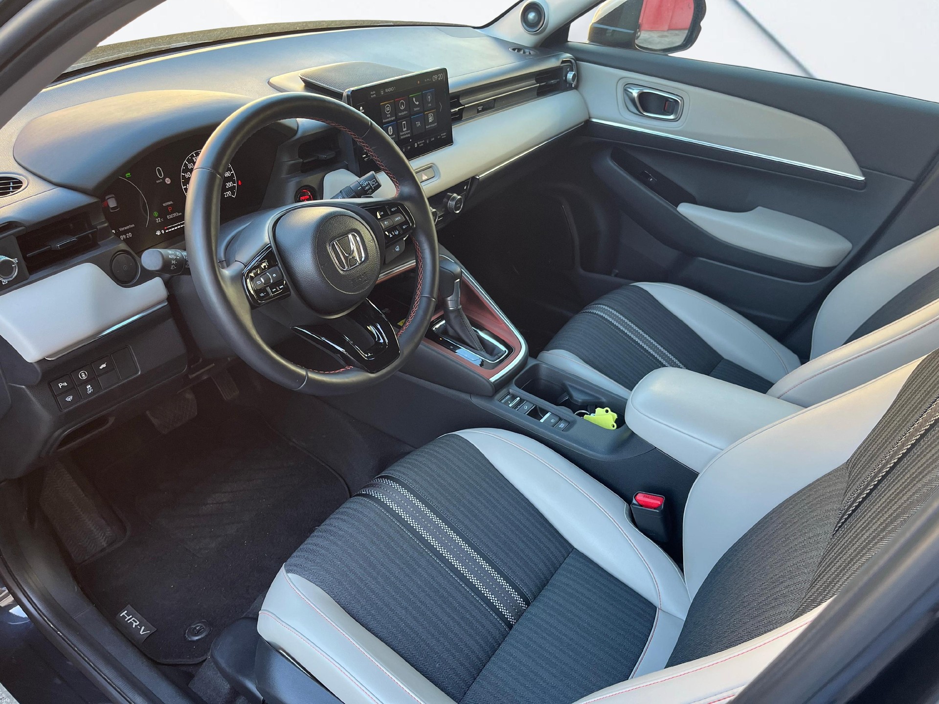 HONDA HR-V 1.5 i-MMD Advance Style - selbstladender Vollhybrid (ohne an die Steckdose zu müssen)-image-8