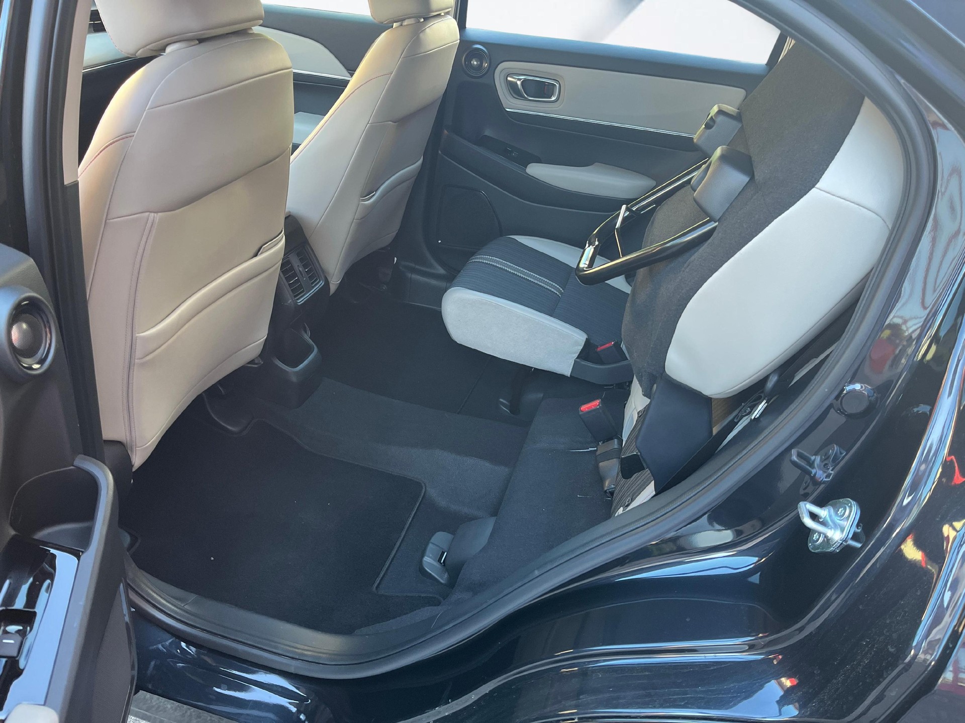 HONDA HR-V 1.5 i-MMD Advance Style - selbstladender Vollhybrid (ohne an die Steckdose zu müssen)-image-12