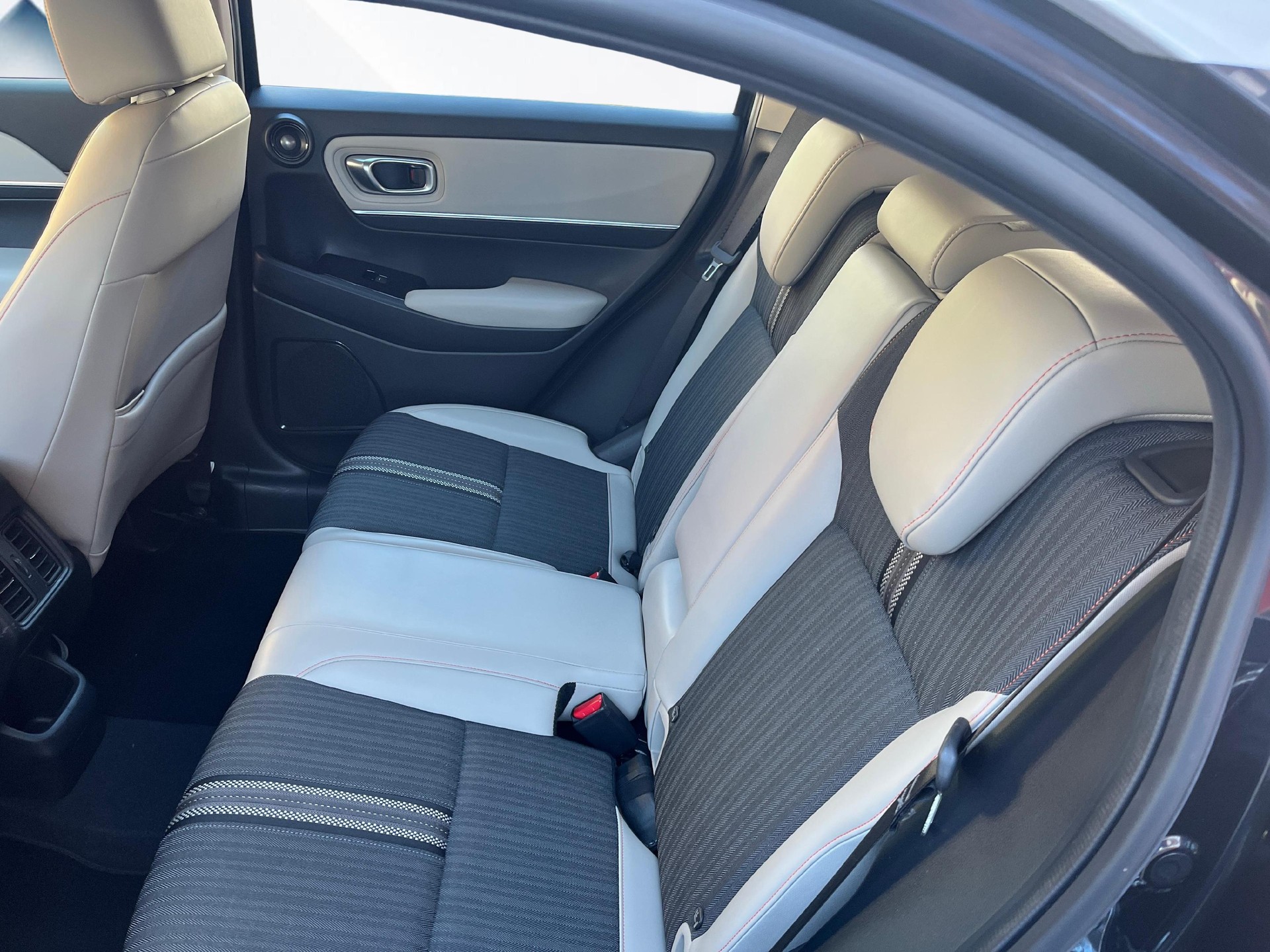 HONDA HR-V 1.5 i-MMD Advance Style - selbstladender Vollhybrid (ohne an die Steckdose zu müssen)-image-11