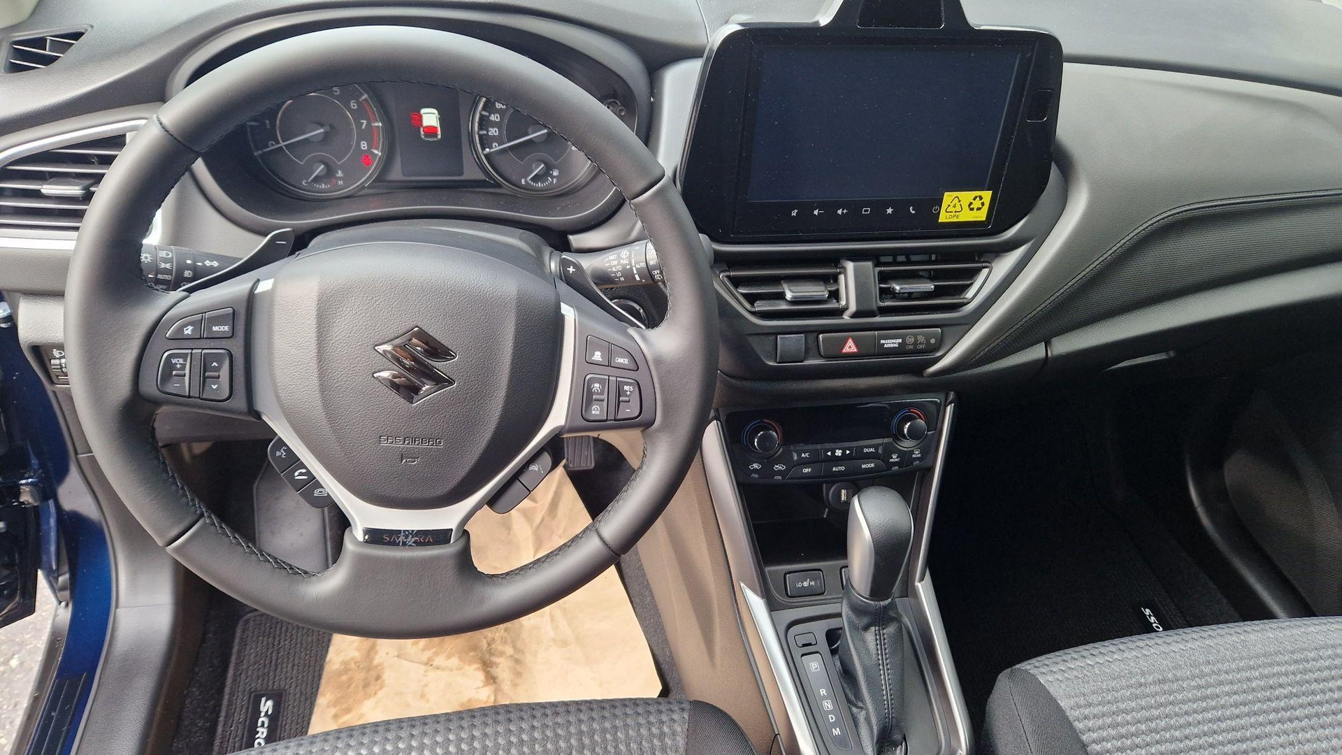 SUZUKI S-Cross 1.4 T Sakura Hybrid 4x4-image-8