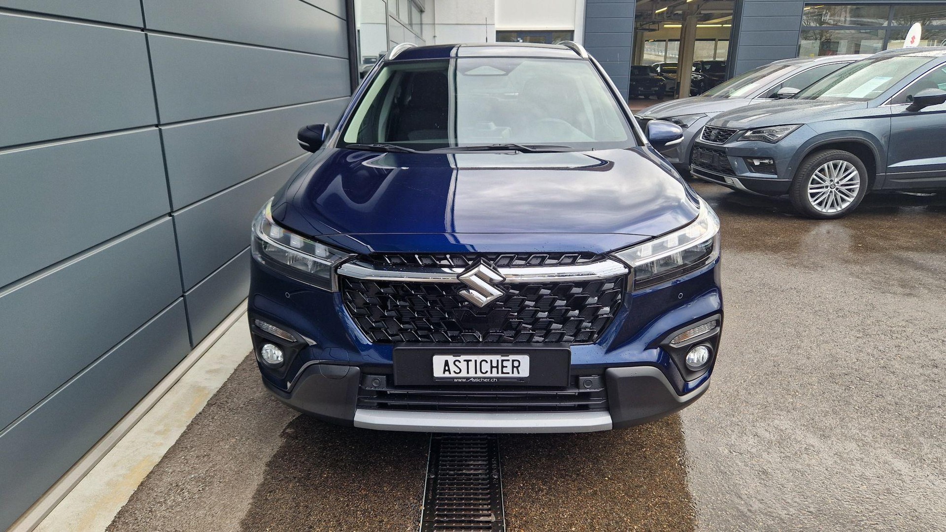 SUZUKI S-Cross 1.4 T Sakura Hybrid 4x4-image-1
