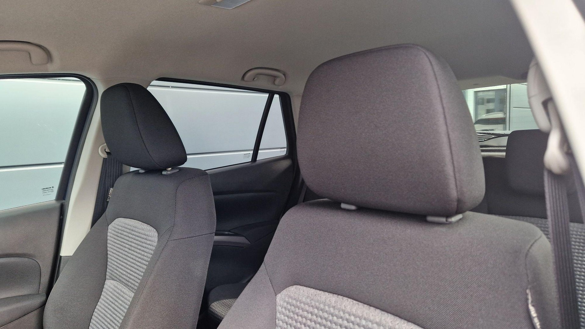SUZUKI S-Cross 1.4 T Sakura Hybrid 4x4-image-9