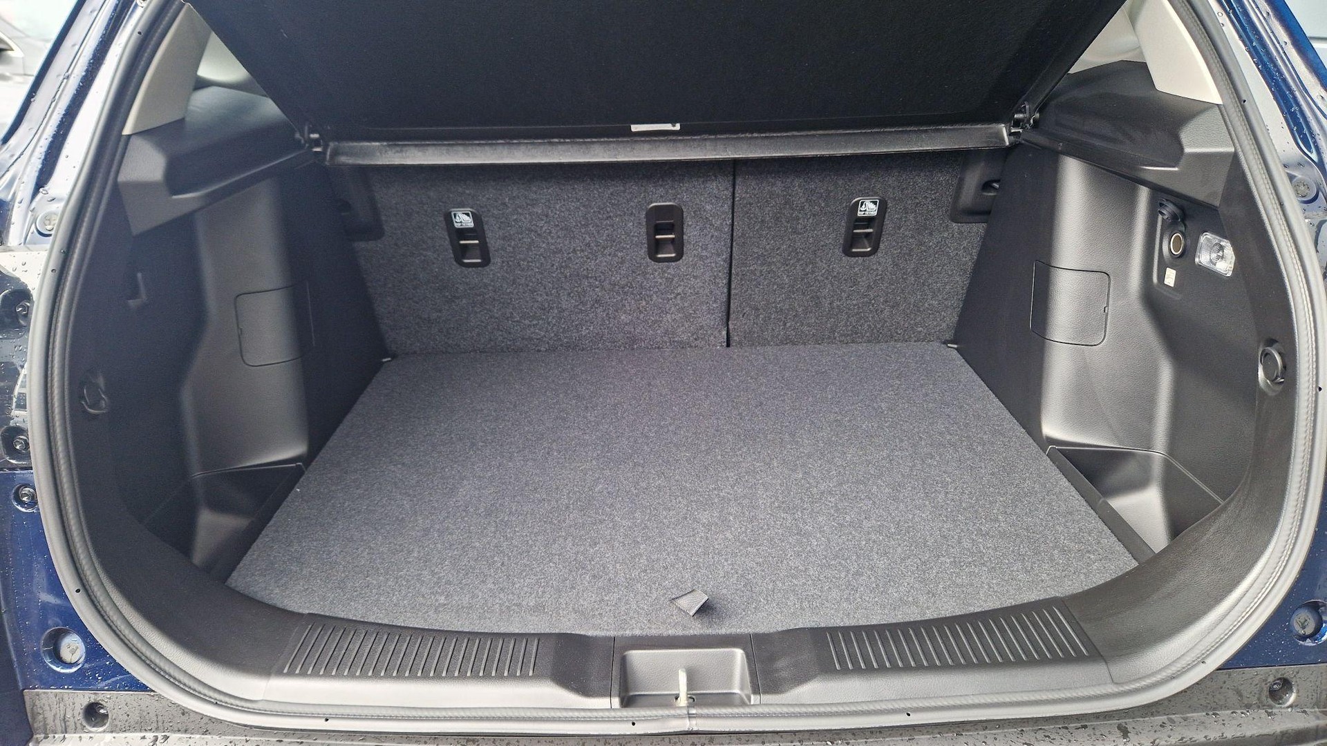 SUZUKI S-Cross 1.4 T Sakura Hybrid 4x4-image-11
