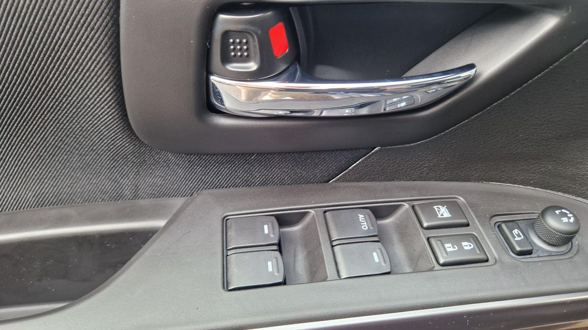 SUZUKI S-Cross 1.4 T Sakura Hybrid 4x4-image-6