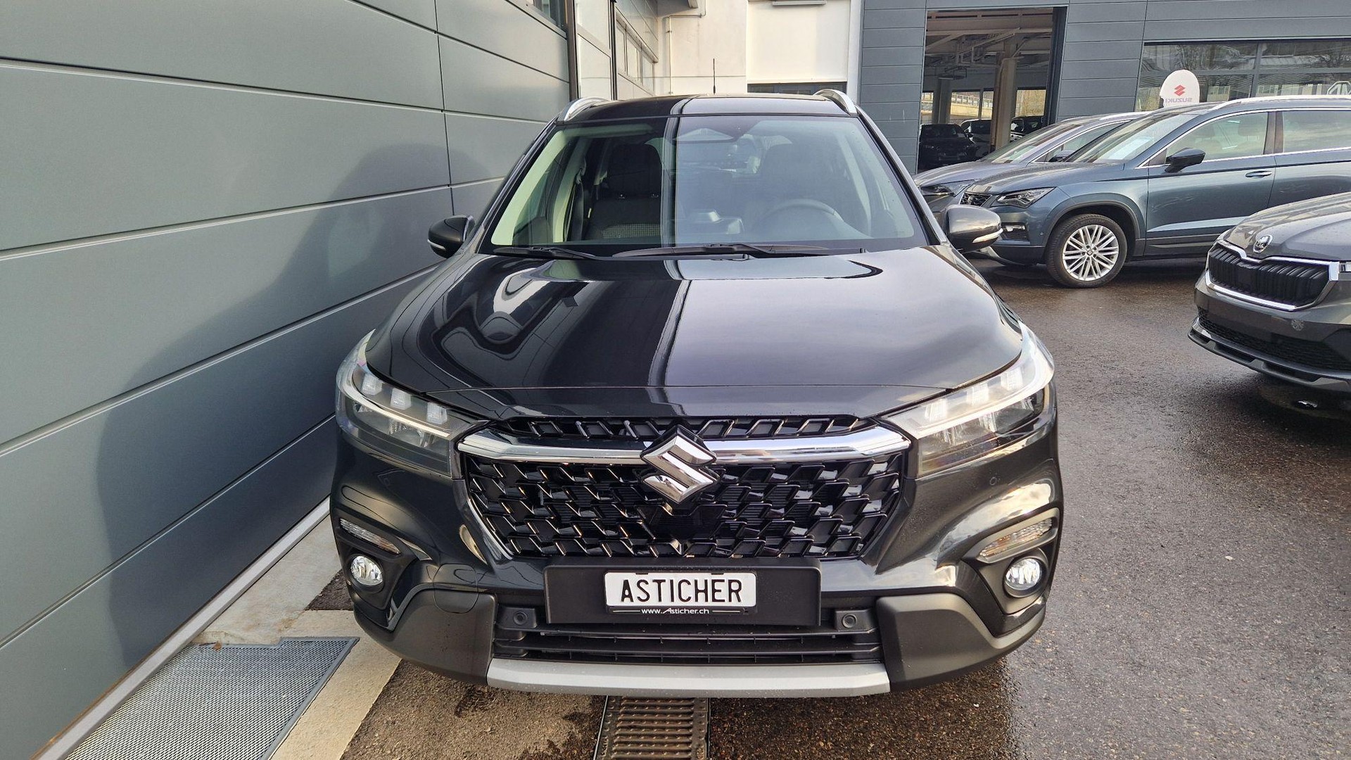 SUZUKI S-Cross 1.4 T Sakura Hybrid 4x4-image-1