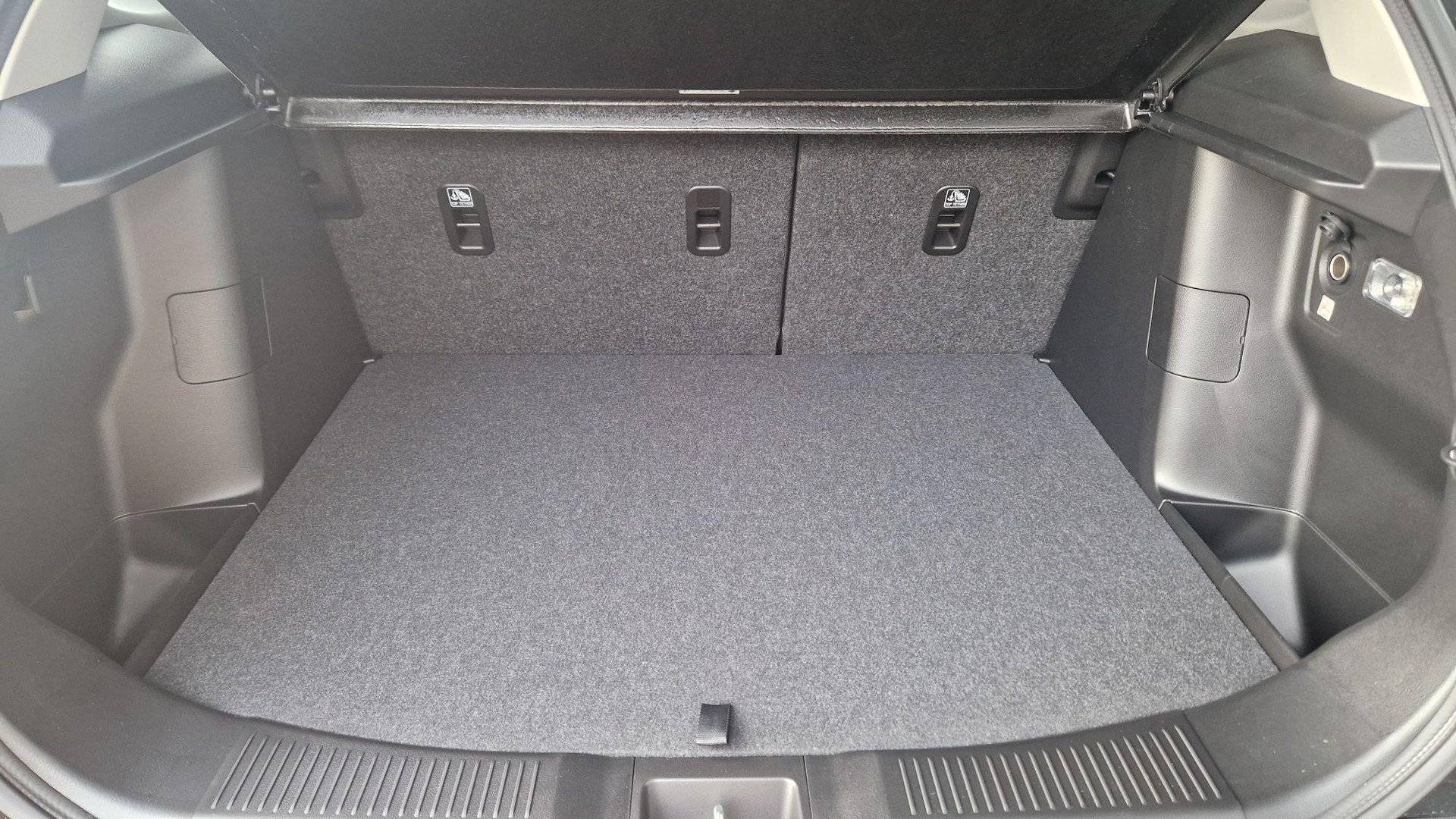 SUZUKI S-Cross 1.4 T Sakura Hybrid 4x4-image-10