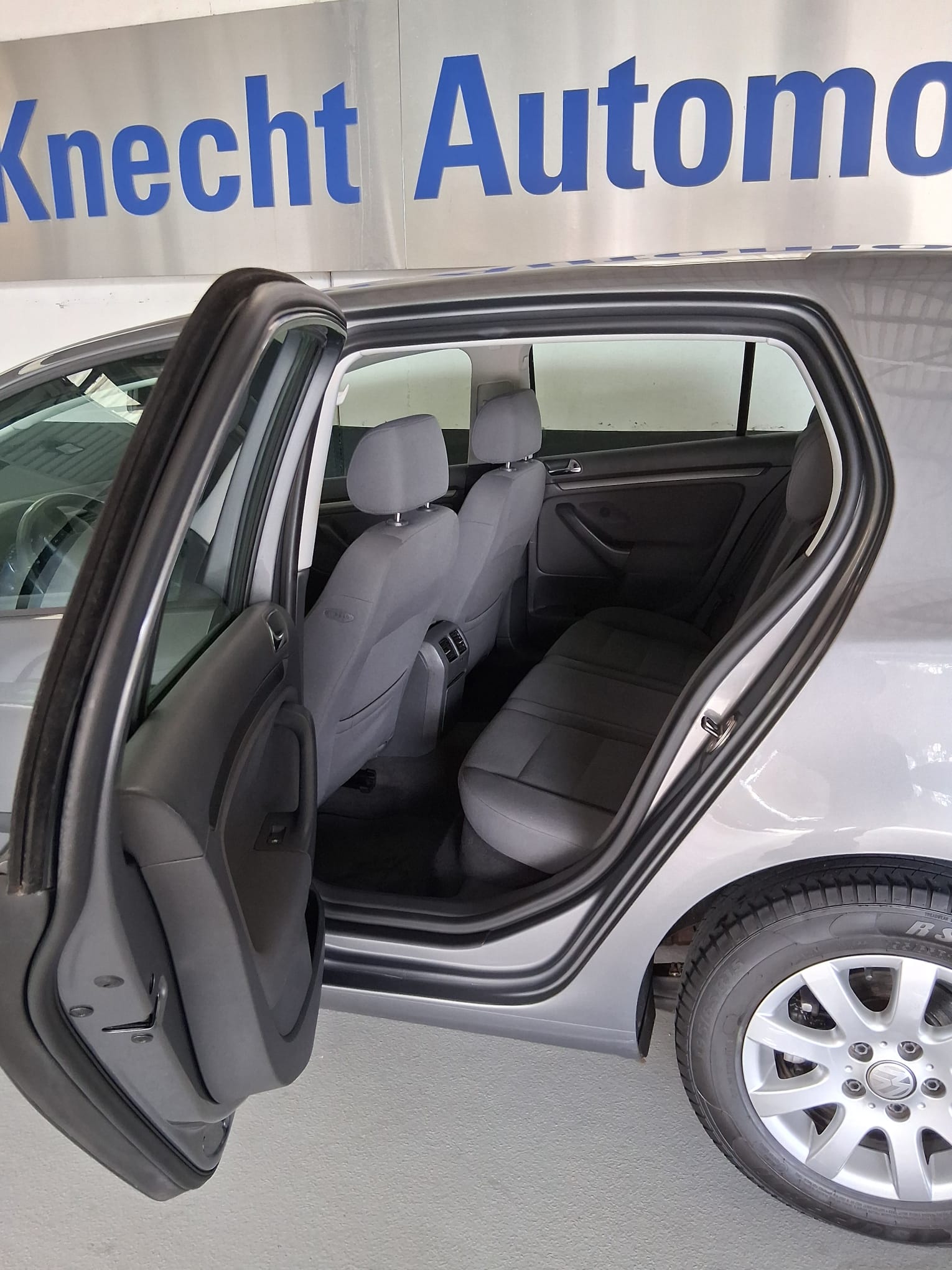 VW Golf 2.0 FSI Automat Comfortline-image-8