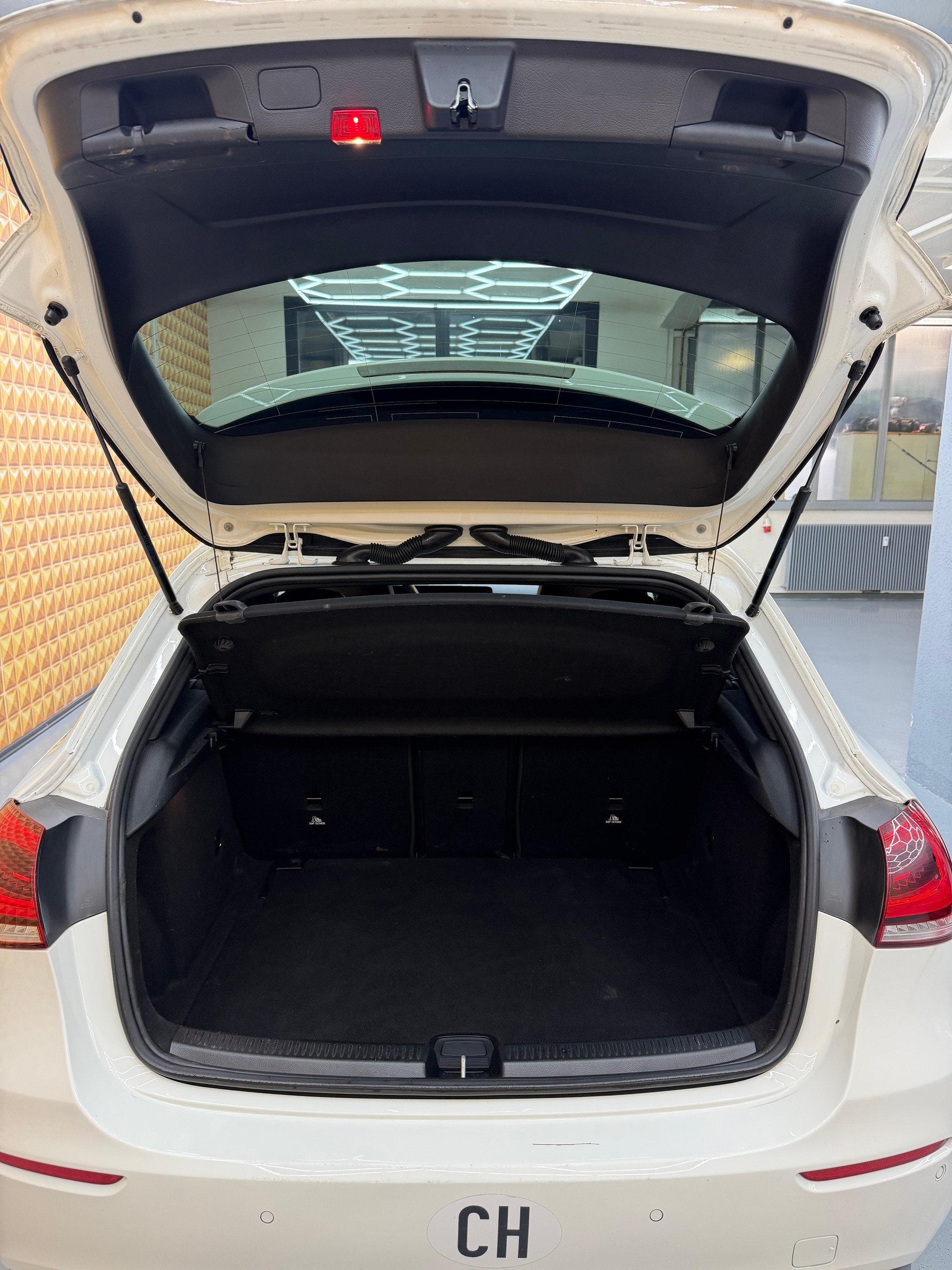 MERCEDES-BENZ A 180 d Style 7G-DCT-image-10