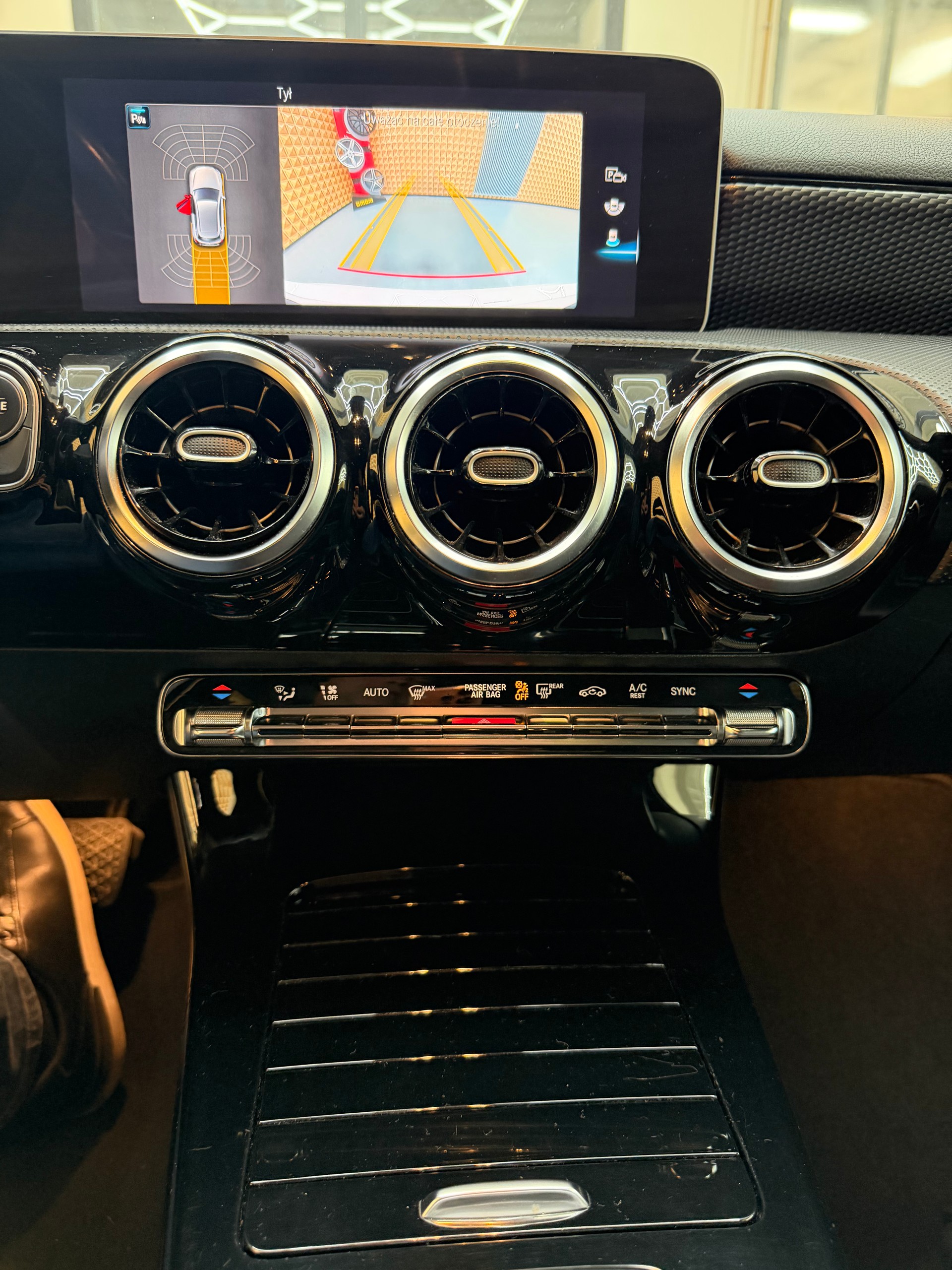 MERCEDES-BENZ A 180 d Style 7G-DCT-image-8