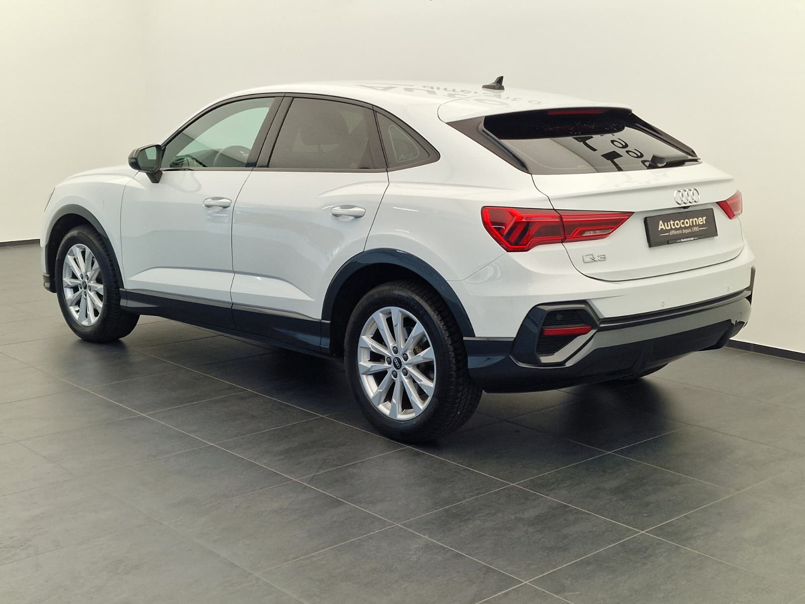 AUDI Q3 Sportback 35 TFSI Attraction S-tronic-image-6